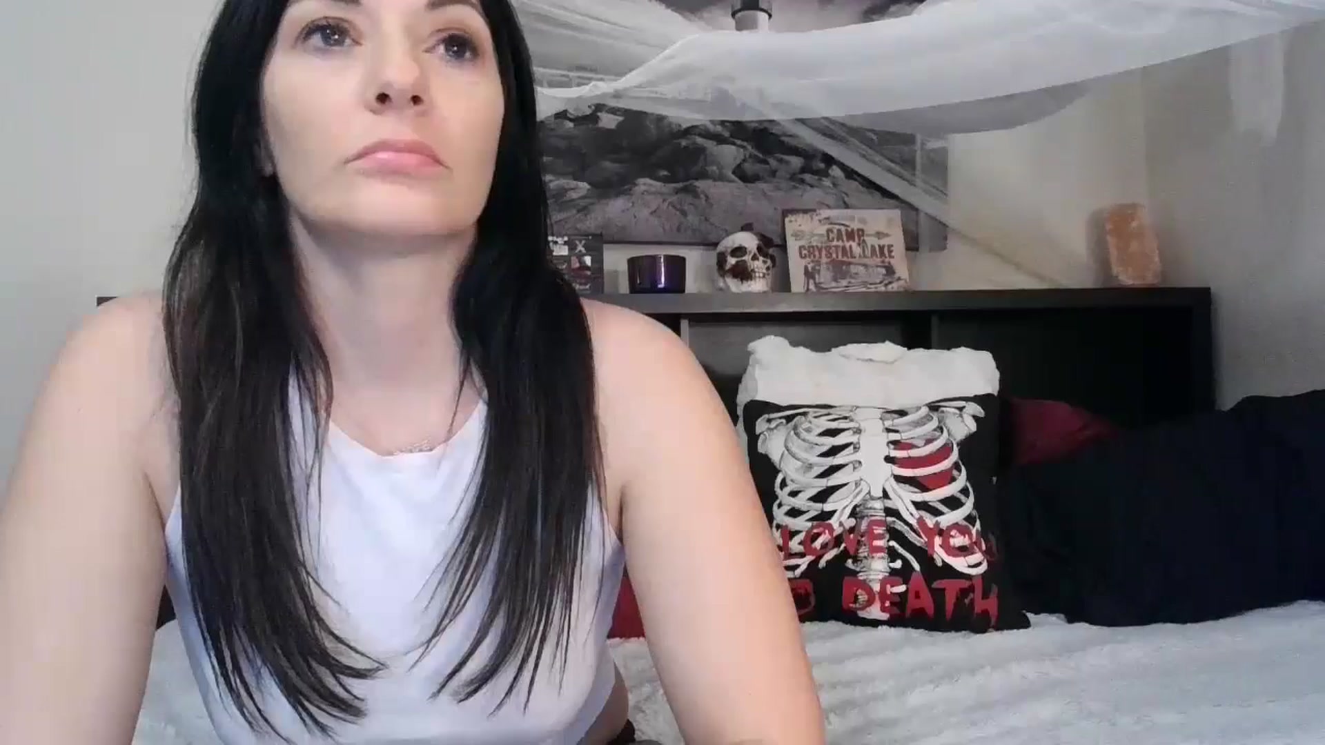 Gallery image thumbnail from CrystalLake's myfreecams stream on, 06/22/2024, 08:31 image 6 of 20