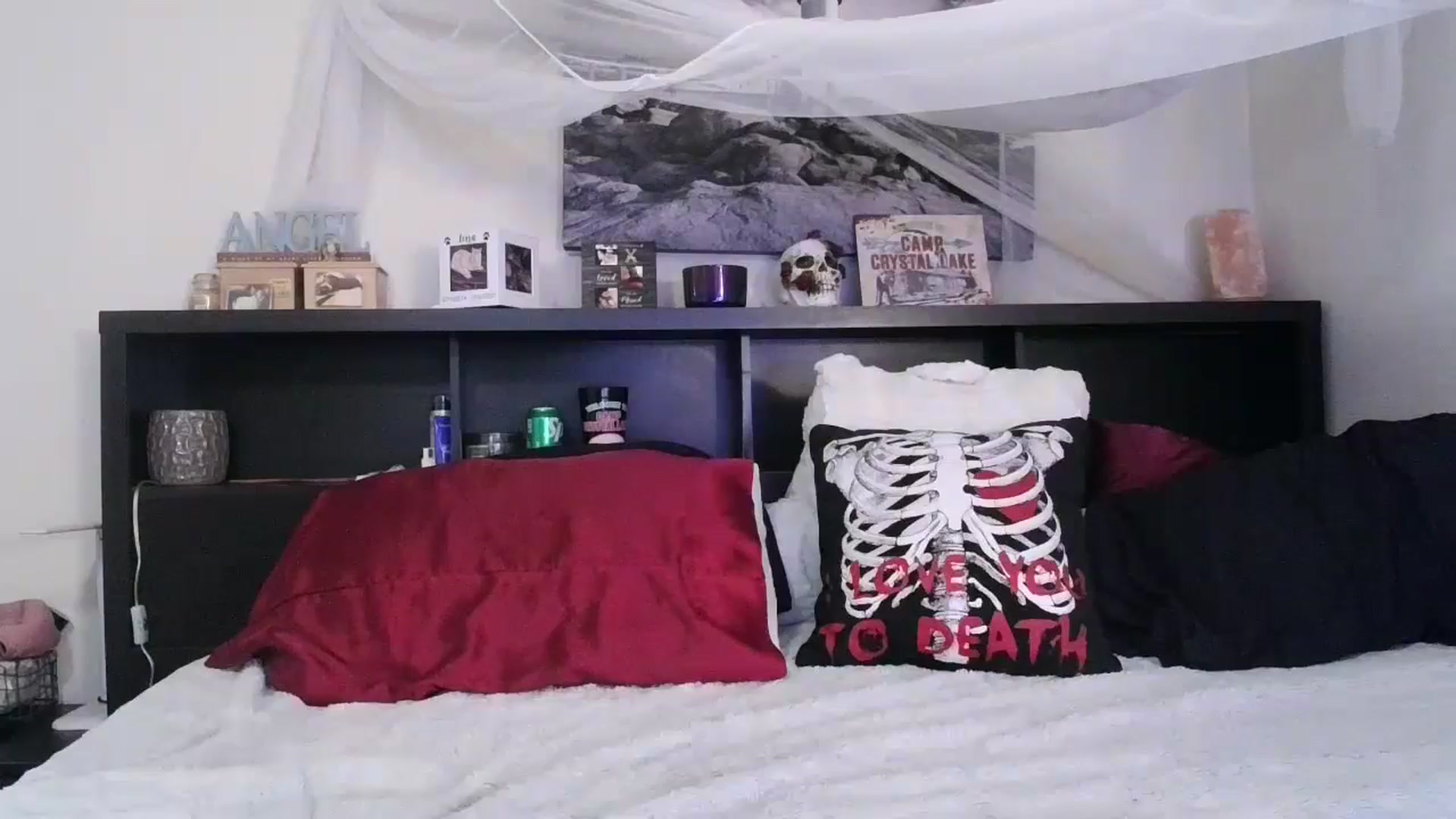 Gallery image thumbnail from CrystalLake's myfreecams stream on, 06/22/2024, 08:31 image 12 of 20