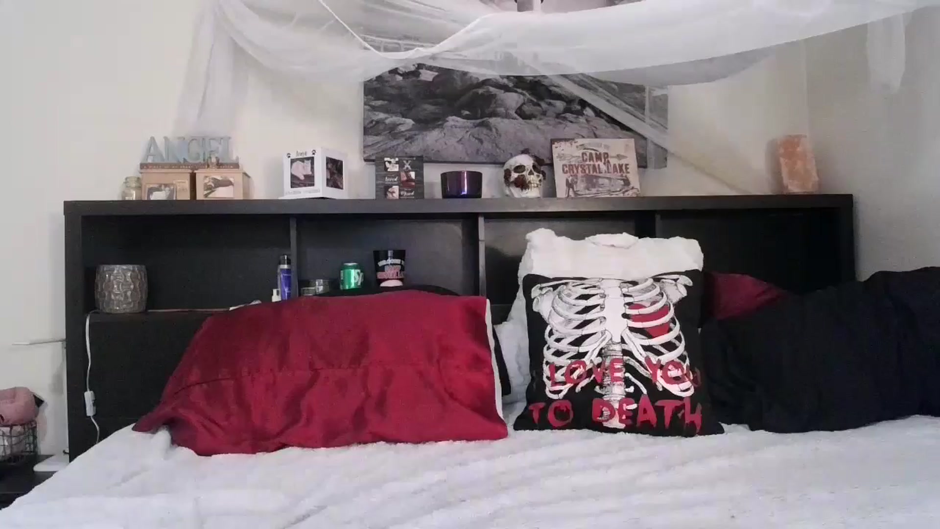 Gallery image thumbnail from CrystalLake's myfreecams stream on, 06/22/2024, 08:31 image 11 of 20