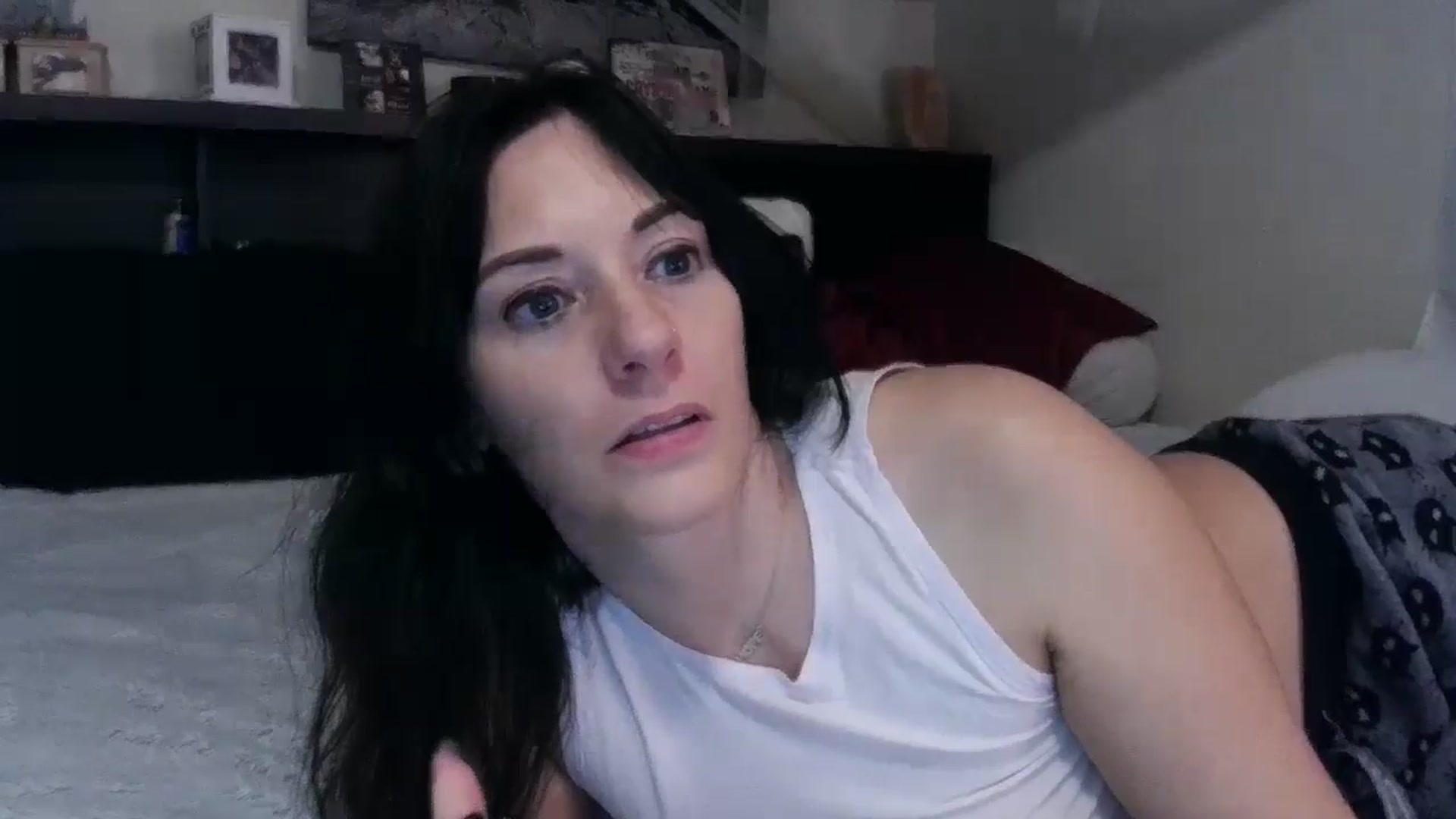 Gallery image thumbnail from CrystalLake's myfreecams stream on, 06/24/2024, 07:38 image 17 of 20
