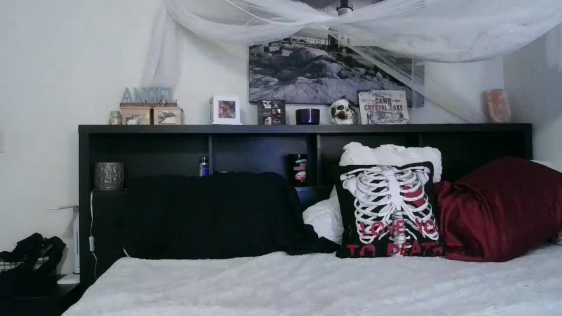 Gallery image thumbnail from CrystalLake's myfreecams stream on, 06/24/2024, 07:38 image 10 of 20