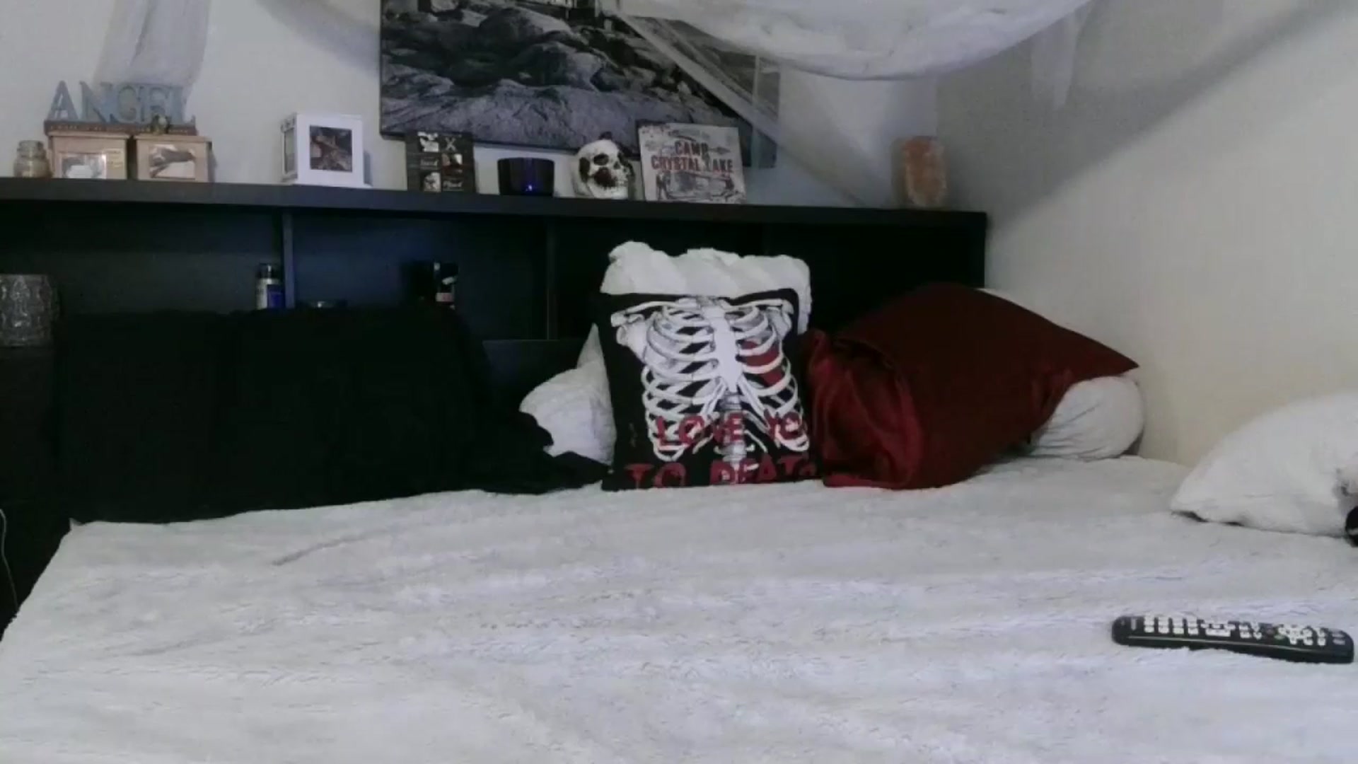 Gallery image thumbnail from CrystalLake's myfreecams stream on, 06/24/2024, 09:28 image 4 of 20
