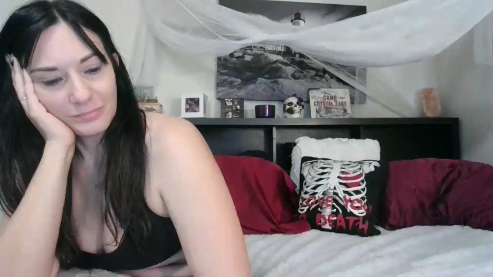 Gallery image thumbnail from CrystalLake's myfreecams stream on, 06/27/2024, 07:05 image 13 of 20