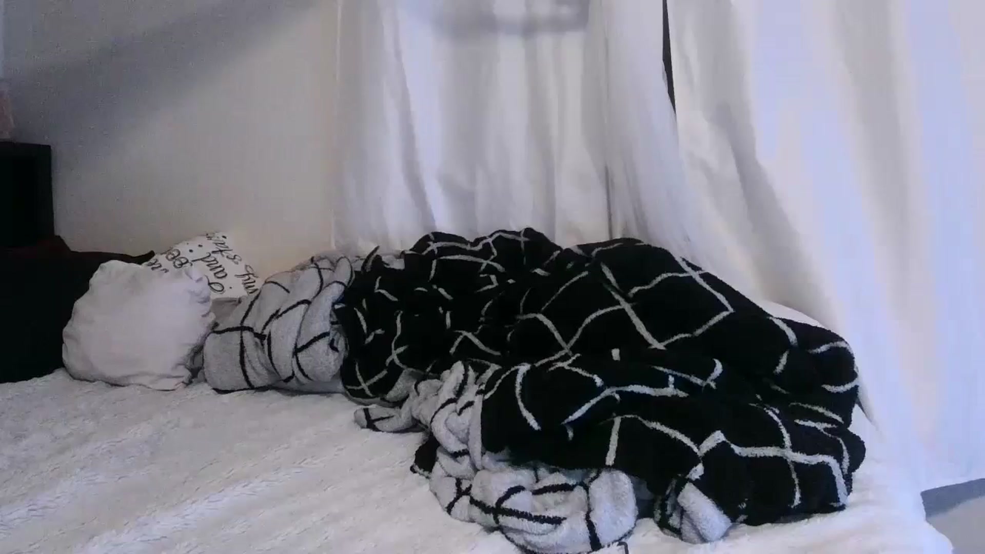 Gallery image thumbnail from CrystalLake's myfreecams stream on, 07/08/2024, 07:25 image 14 of 20