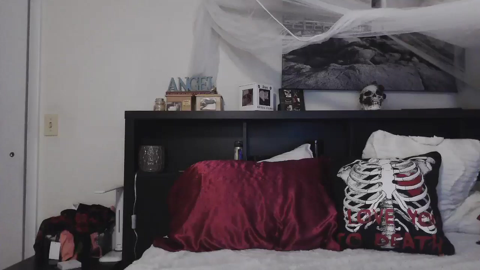 Gallery image thumbnail from CrystalLake's myfreecams stream on, 07/15/2024, 08:08 image 1 of 20