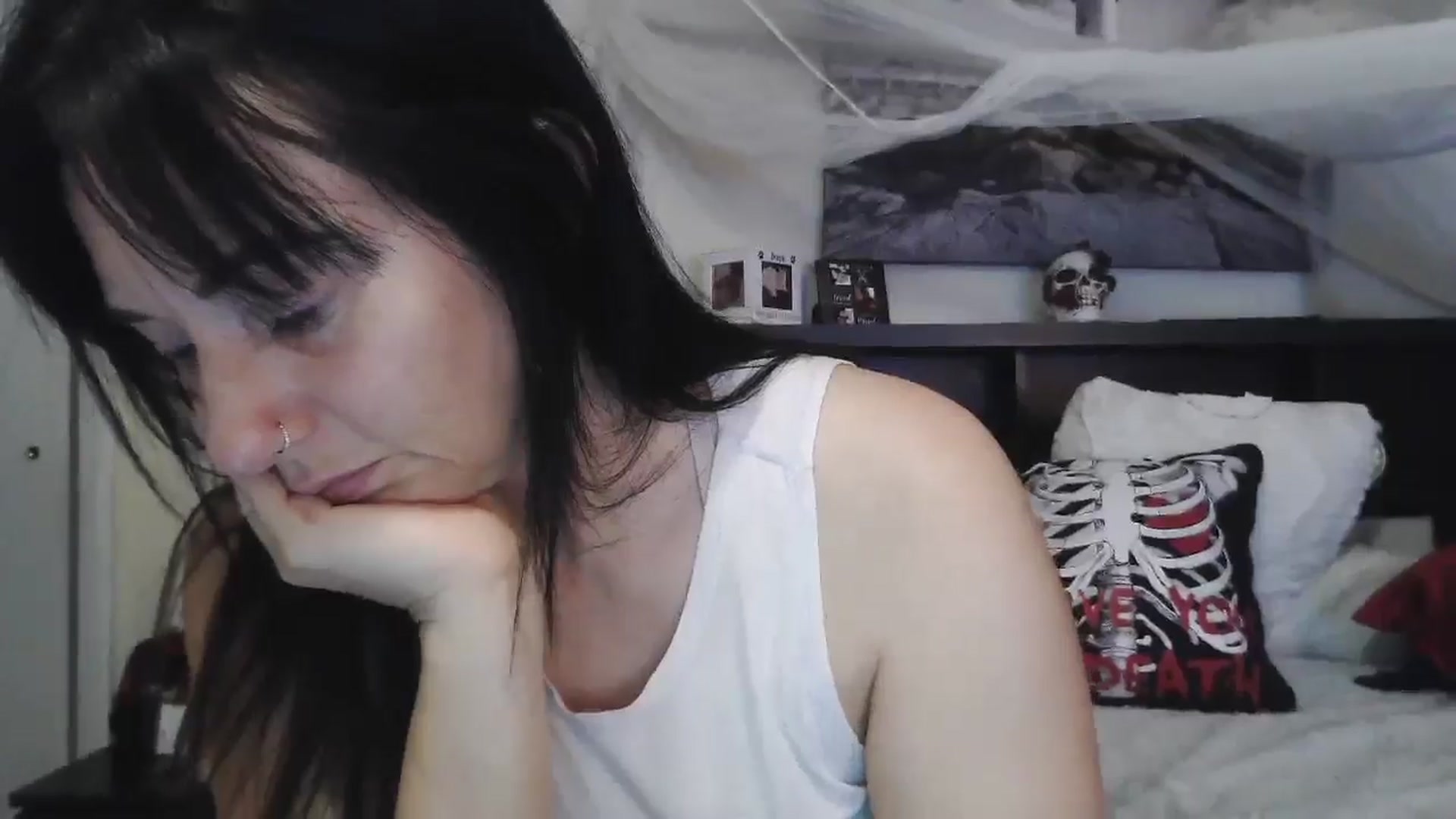 Gallery image thumbnail from CrystalLake's myfreecams stream on, 07/15/2024, 08:08 image 15 of 20