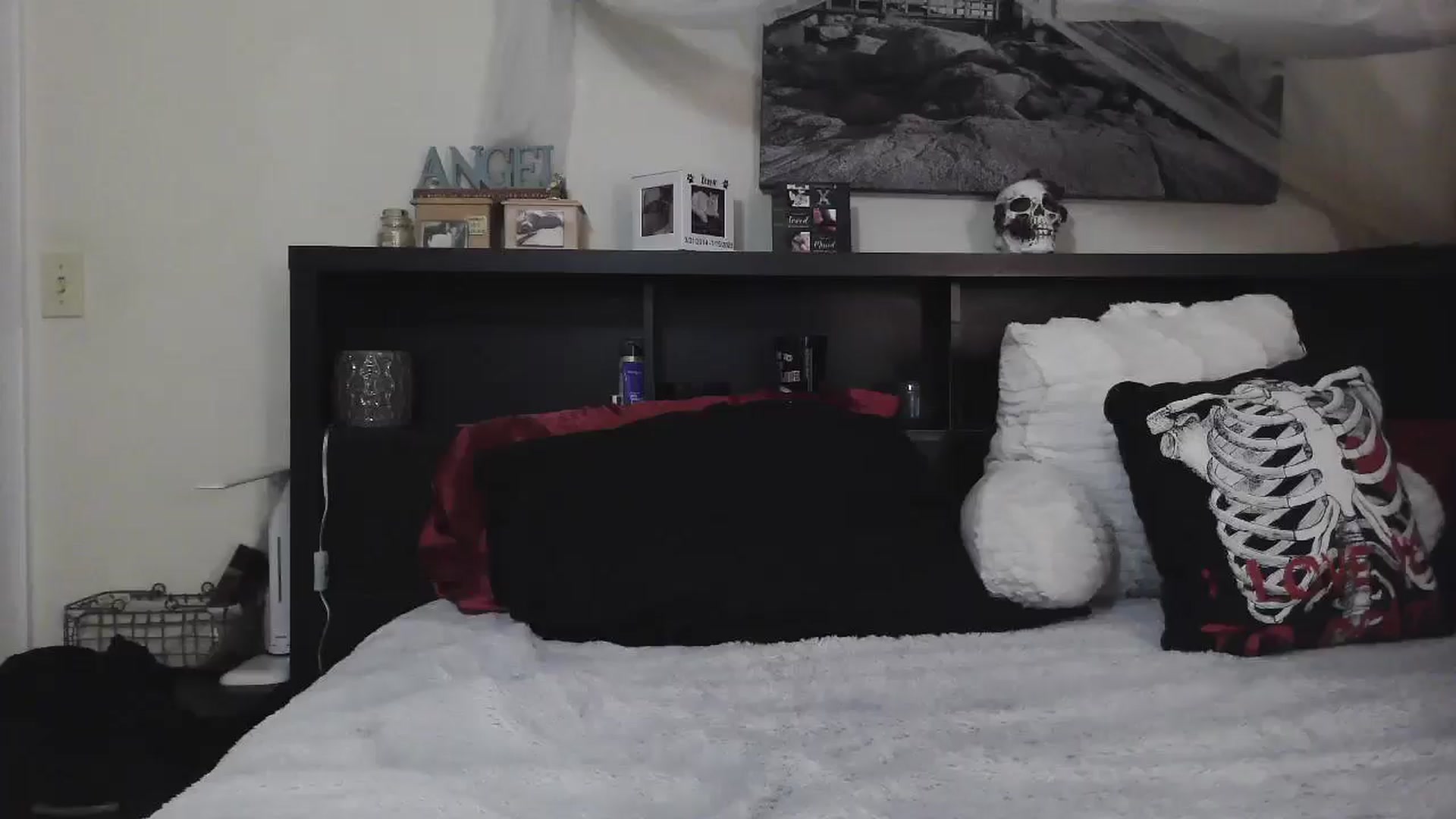 Gallery image thumbnail from CrystalLake's myfreecams stream on, 07/17/2024, 07:39 image 3 of 20