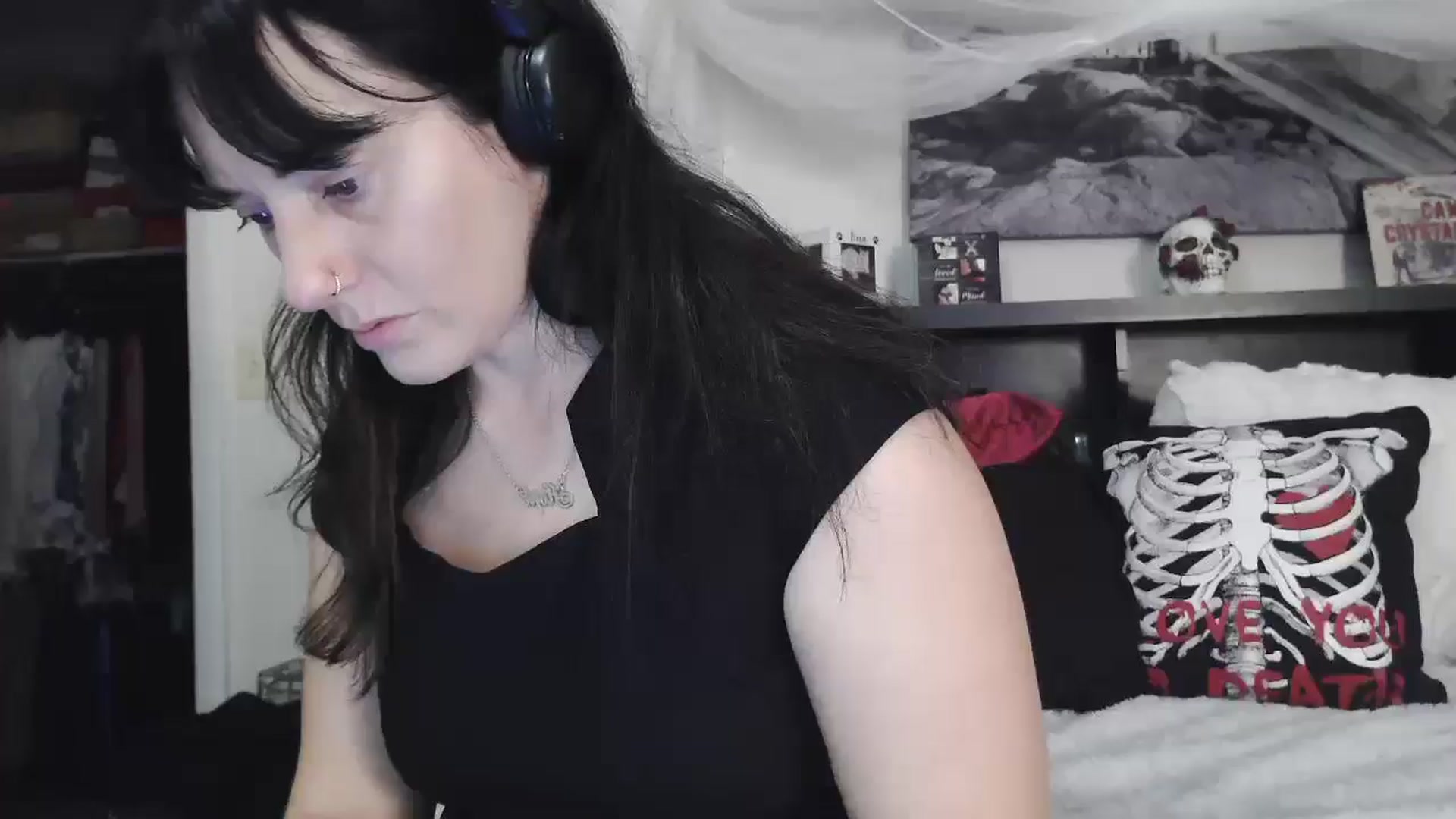 Gallery image thumbnail from CrystalLake's myfreecams stream on, 07/18/2024, 06:07 image 16 of 20