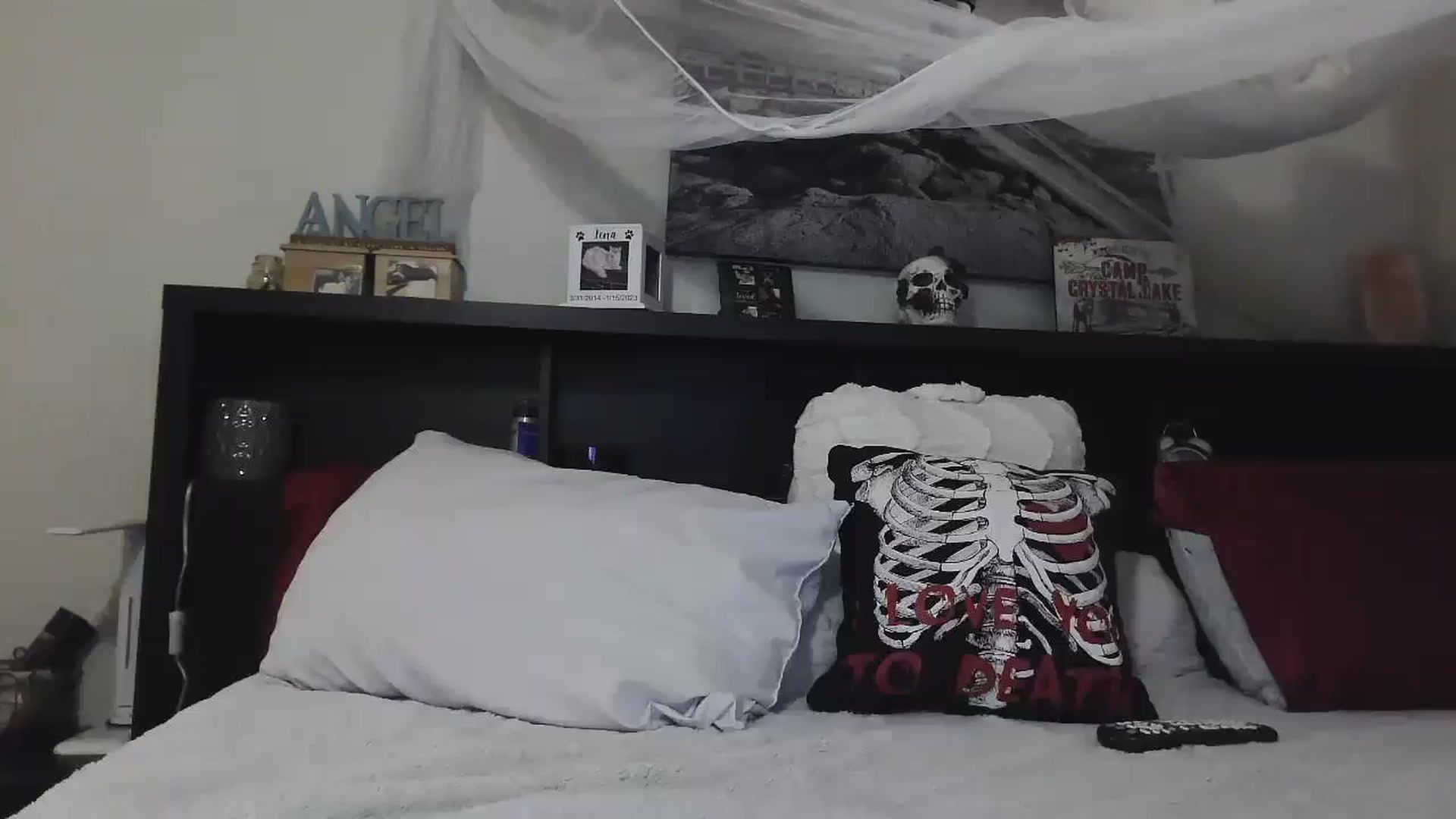 Gallery image thumbnail from CrystalLake's myfreecams stream on, 07/31/2024, 07:00 image 14 of 20