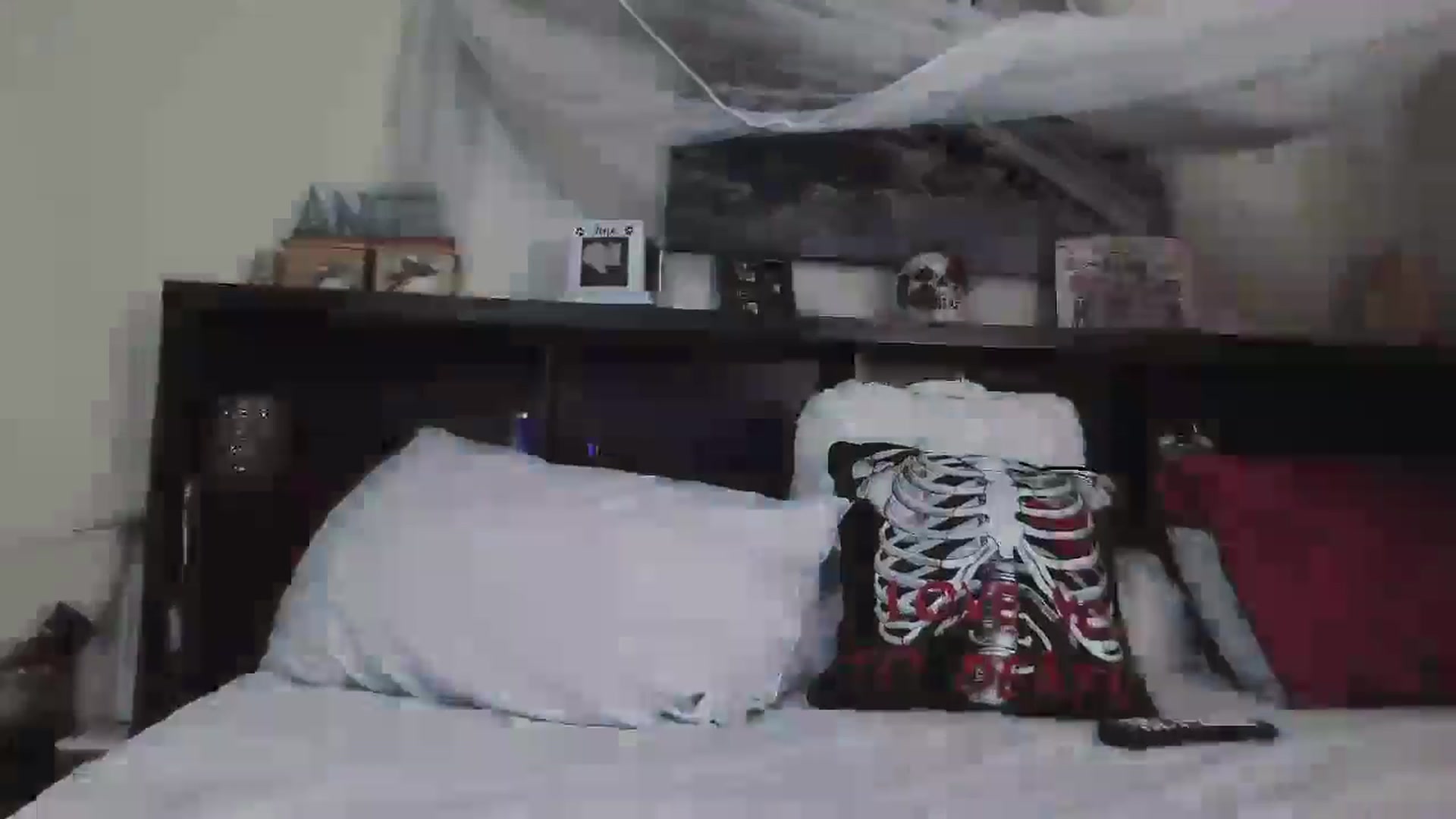 Gallery image thumbnail from CrystalLake's myfreecams stream on, 07/31/2024, 07:00 image 13 of 20