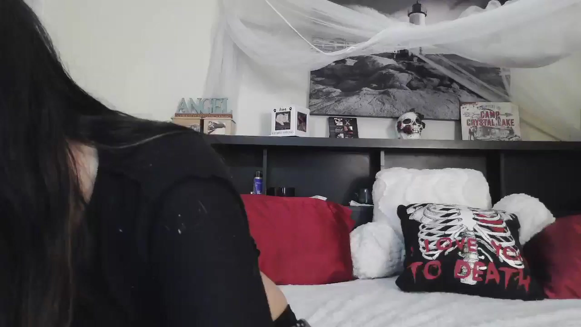 Gallery image thumbnail from CrystalLake's myfreecams stream on, 08/04/2024, 06:50 image 8 of 20