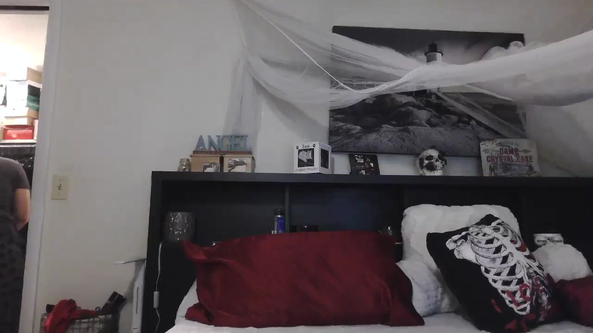 Gallery image thumbnail from CrystalLake's myfreecams stream on, 08/04/2024, 07:48 image 10 of 20