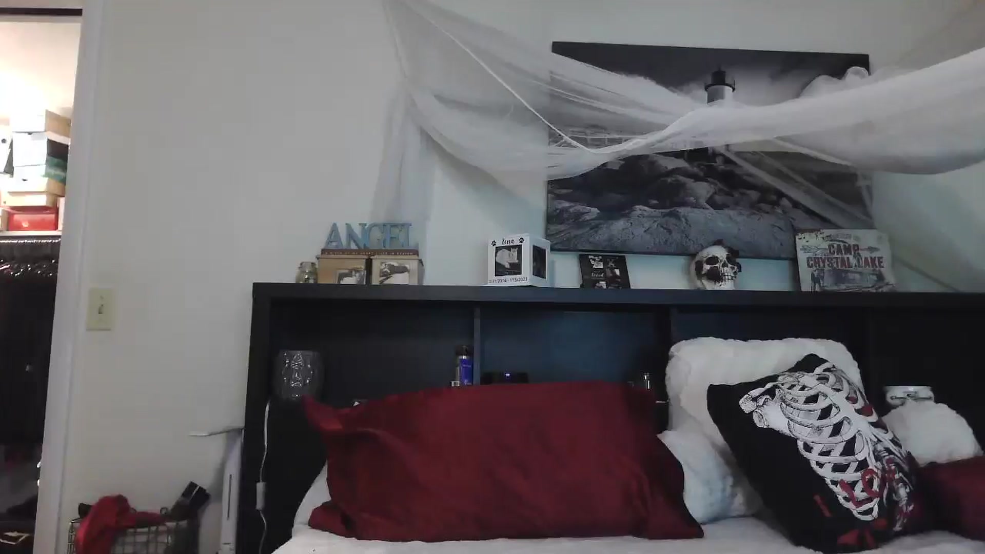 Gallery image thumbnail from CrystalLake's myfreecams stream on, 08/04/2024, 07:48 image 8 of 20