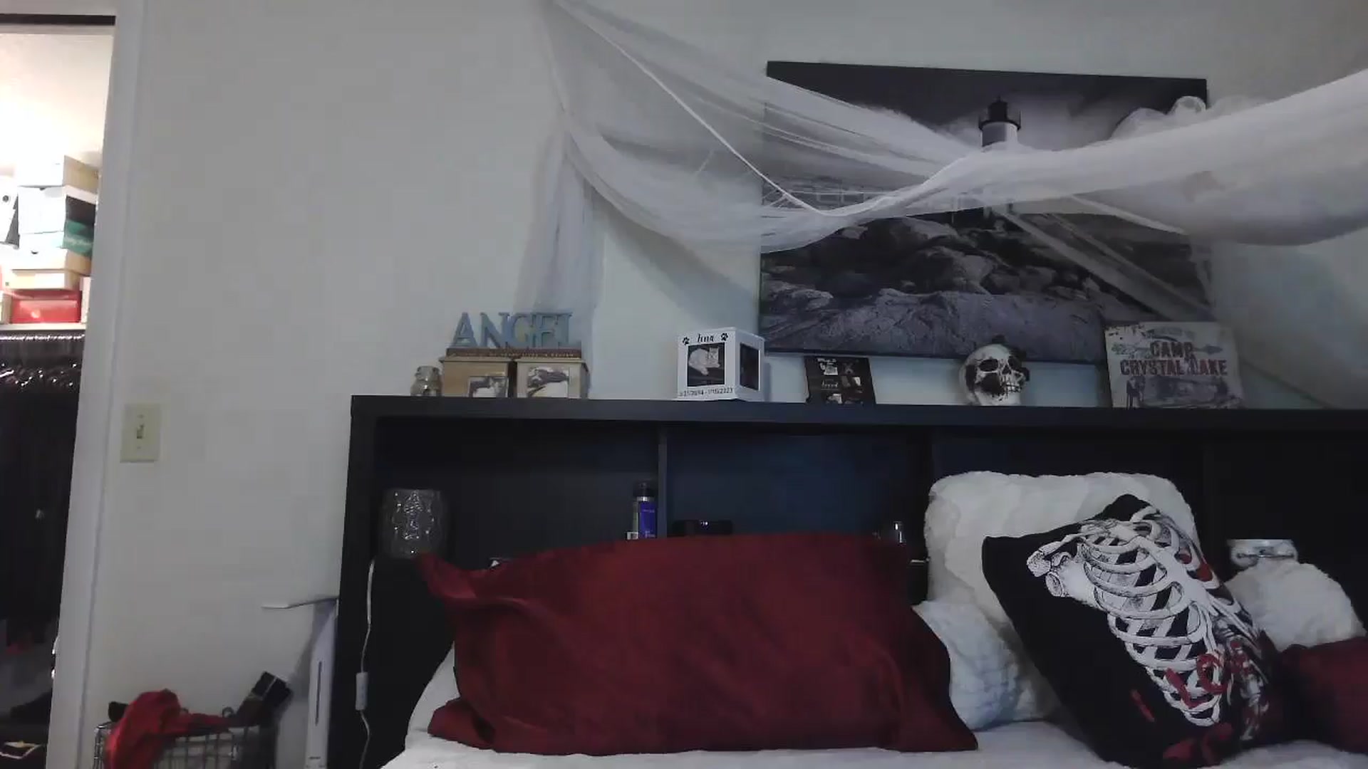 Gallery image thumbnail from CrystalLake's myfreecams stream on, 08/04/2024, 07:48 image 11 of 20