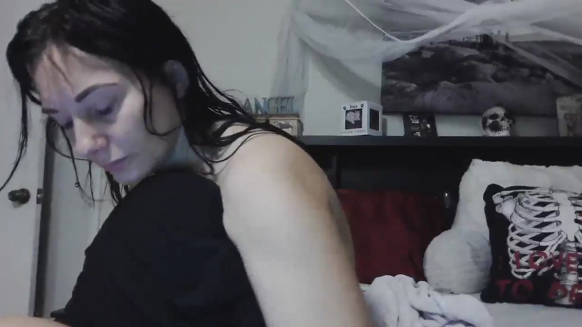 Gallery image thumbnail from CrystalLake's myfreecams stream on, 08/05/2024, 05:31 image 20 of 20