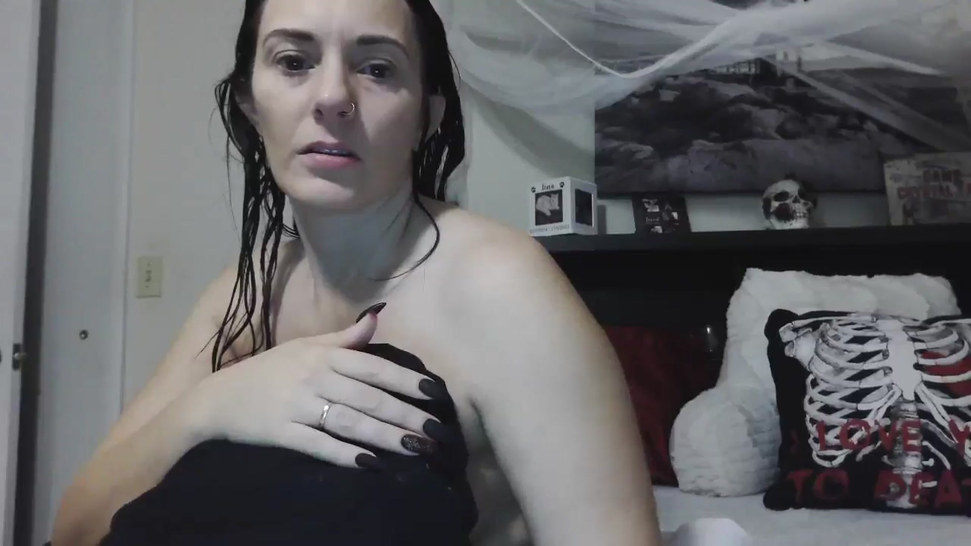 Gallery image thumbnail from CrystalLake's myfreecams stream on, 08/05/2024, 05:31 image 17 of 20