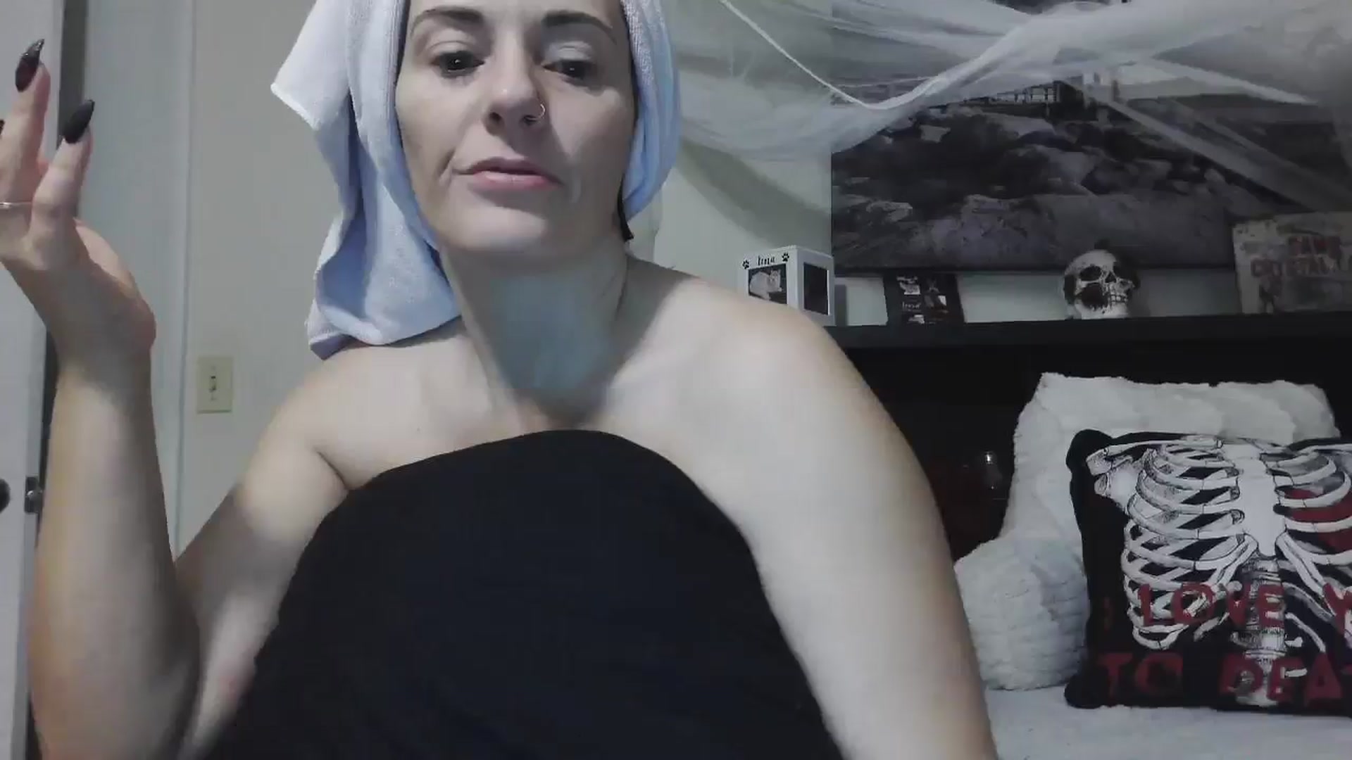 Gallery image thumbnail from CrystalLake's myfreecams stream on, 08/05/2024, 05:31 image 13 of 20