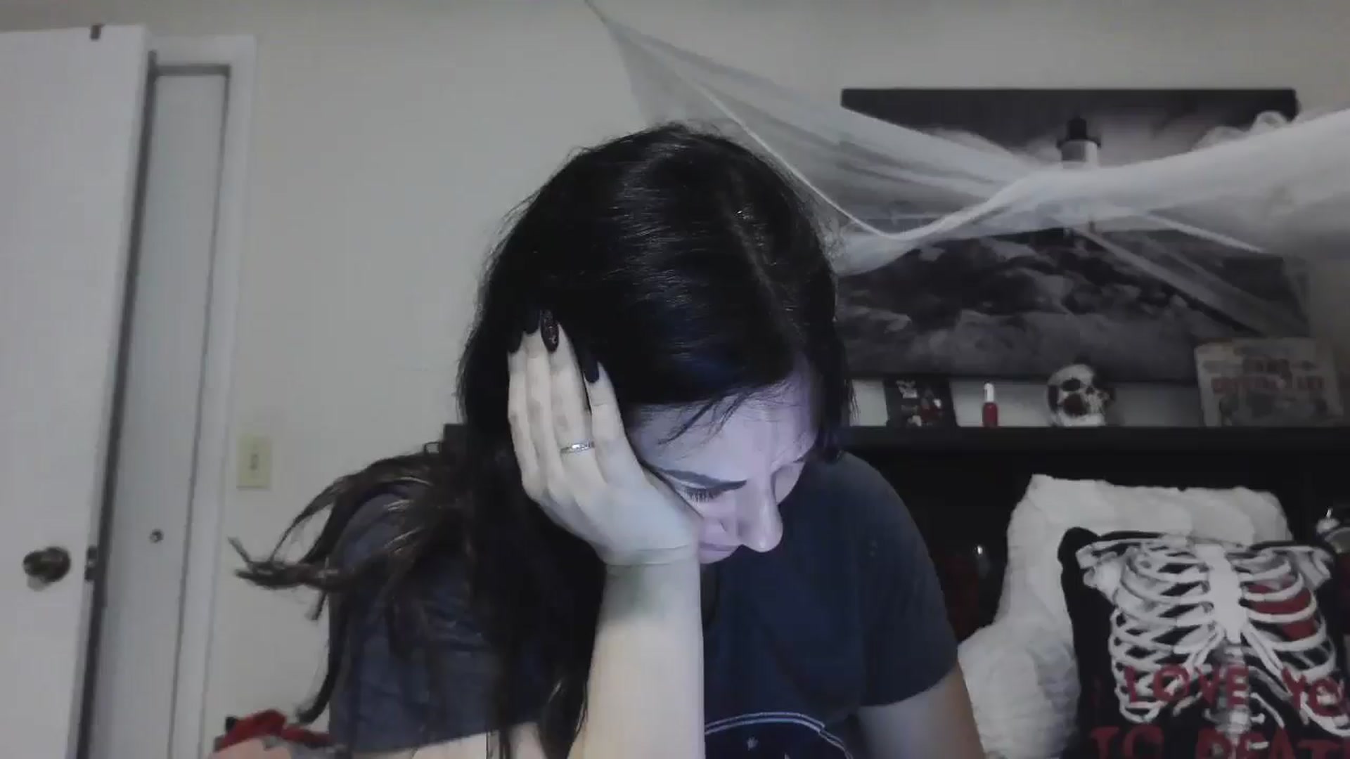Gallery image thumbnail from CrystalLake's myfreecams stream on, 08/05/2024, 09:10 image 17 of 20