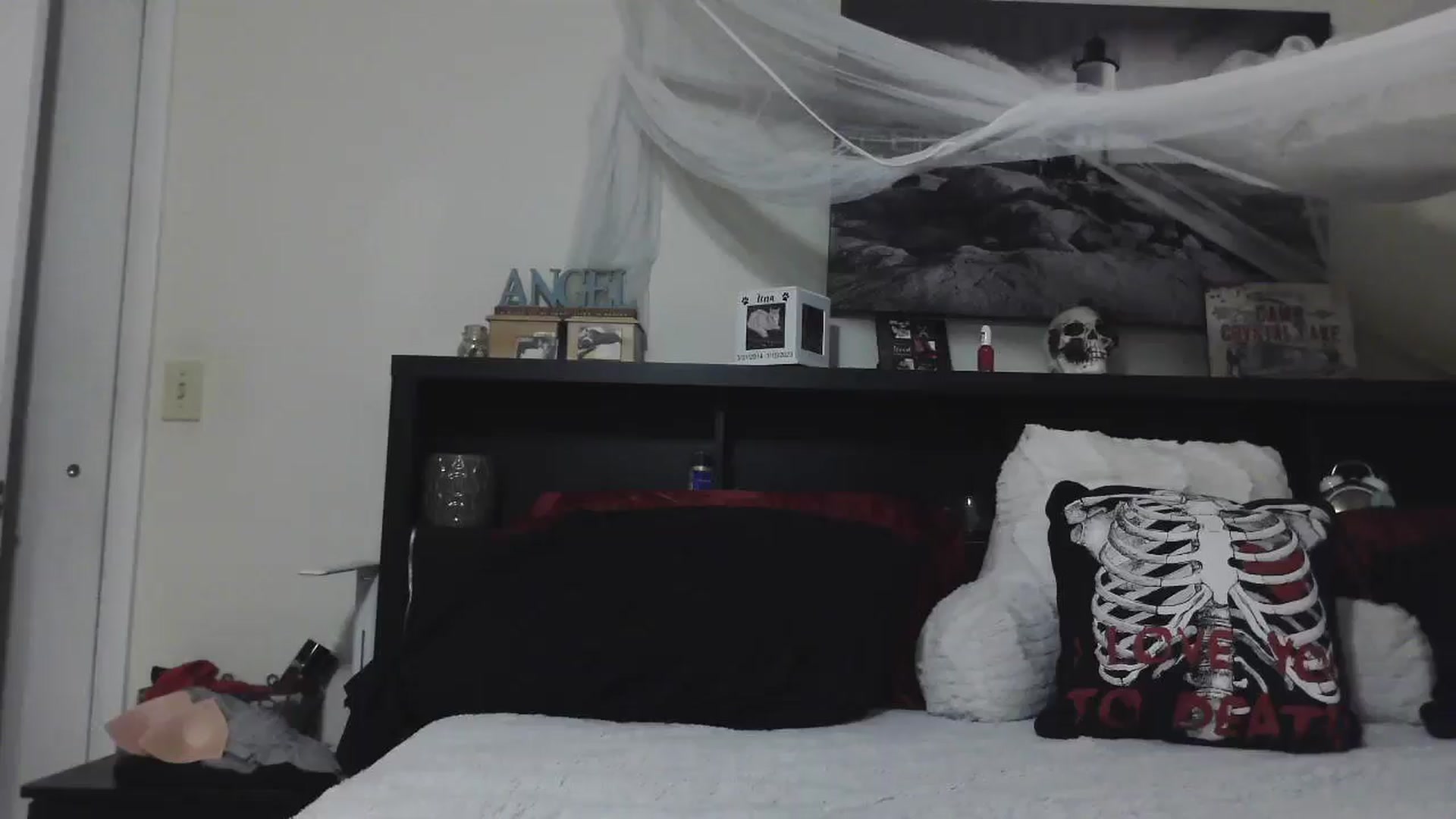 Gallery image thumbnail from CrystalLake's myfreecams stream on, 08/05/2024, 09:10 image 3 of 20