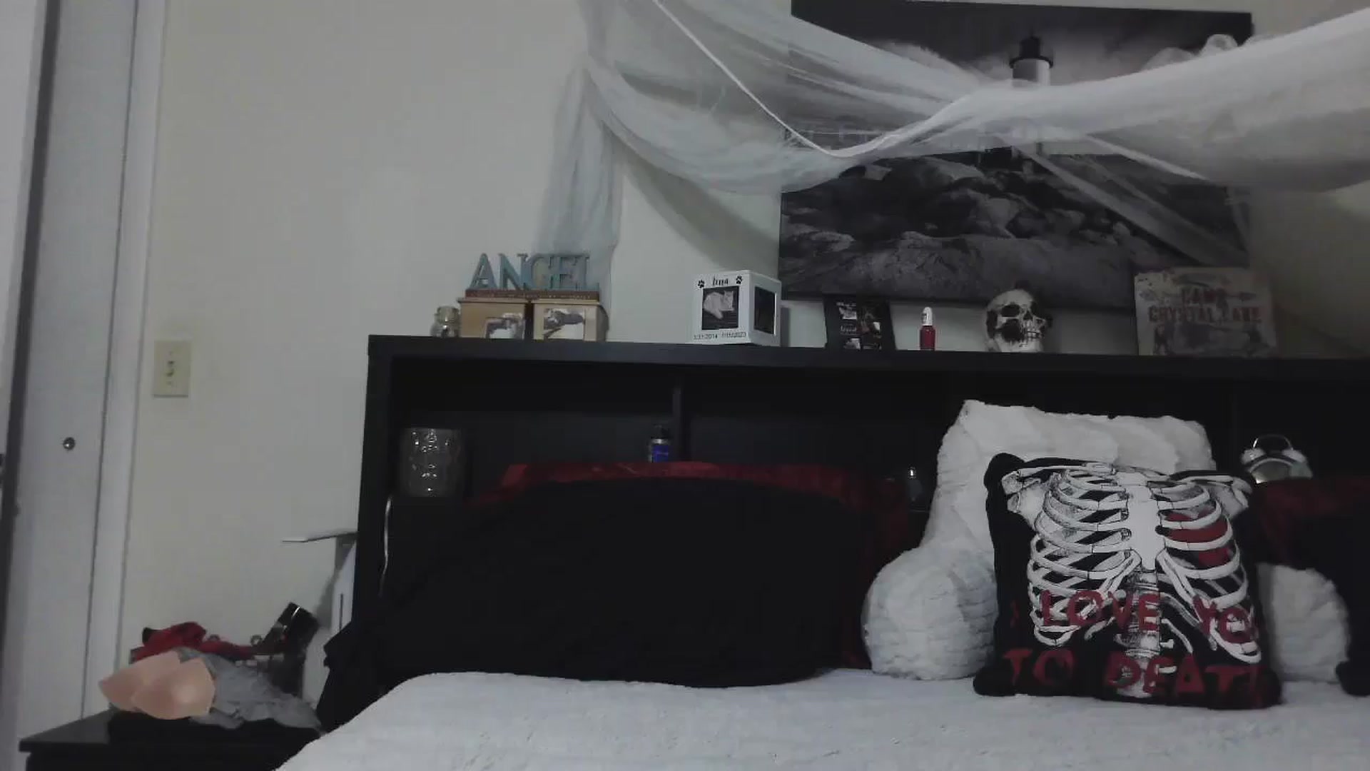 Gallery image thumbnail from CrystalLake's myfreecams stream on, 08/05/2024, 09:10 image 4 of 20