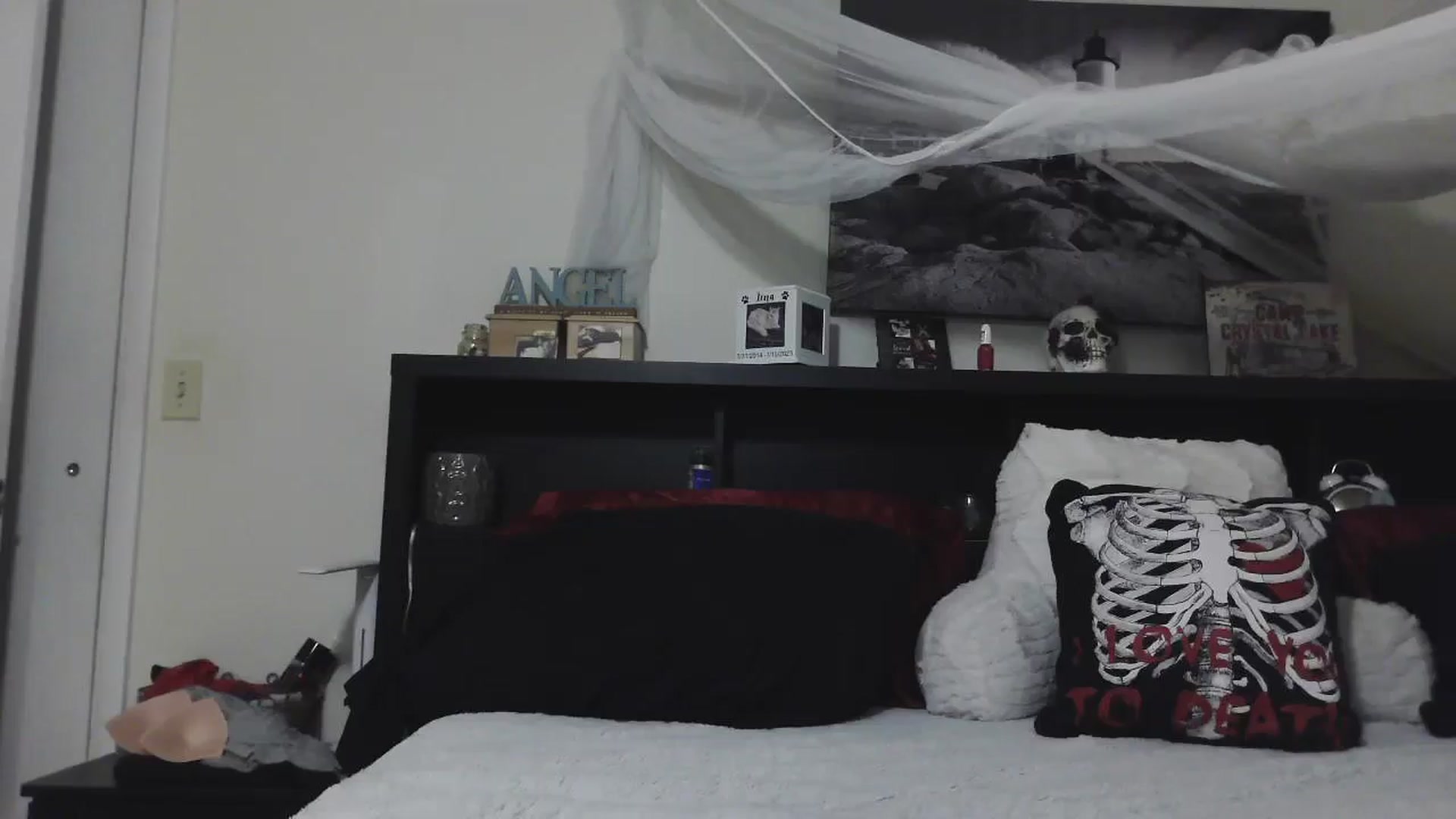 Gallery image thumbnail from CrystalLake's myfreecams stream on, 08/05/2024, 09:10 image 2 of 20