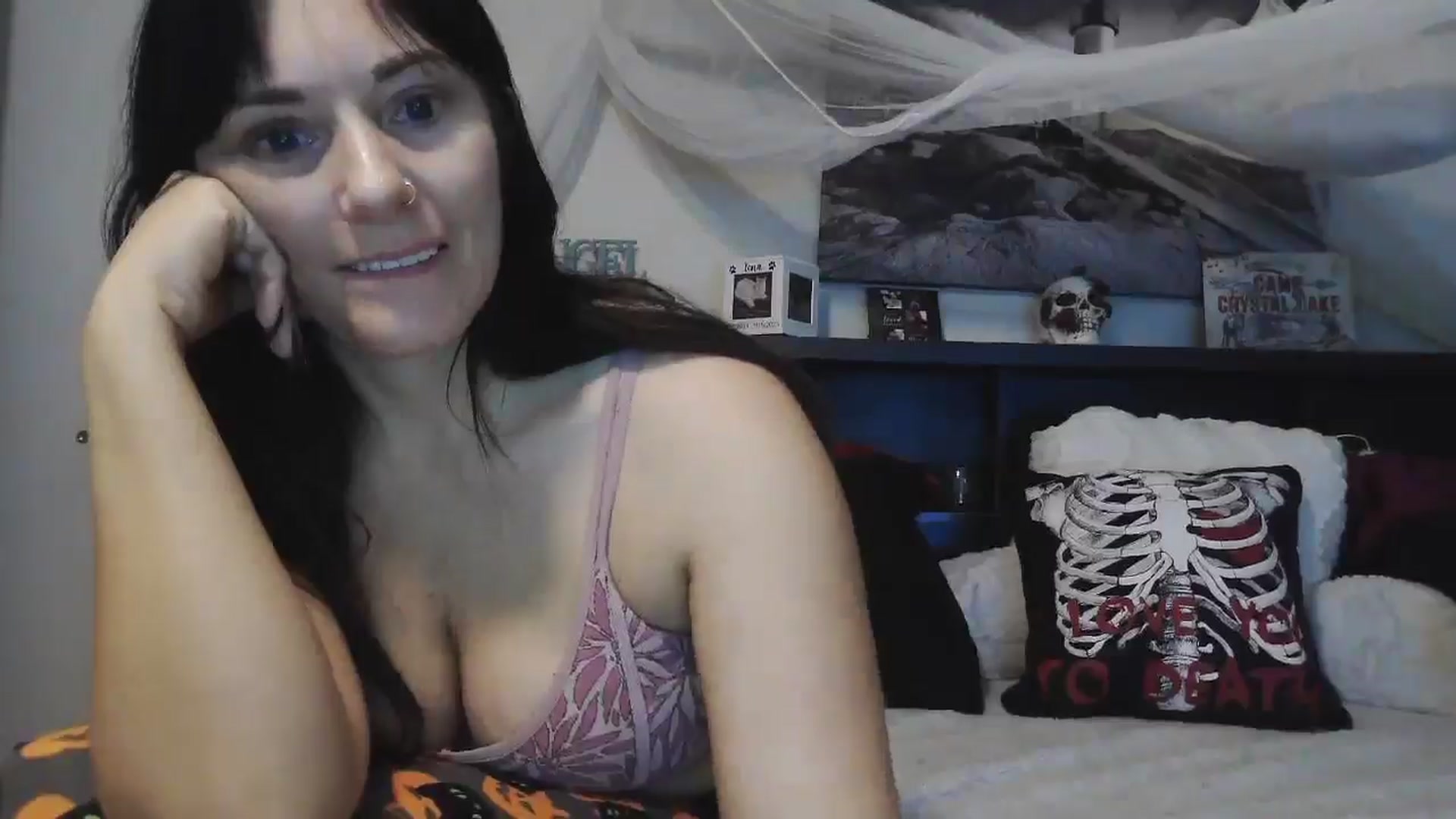 Gallery image thumbnail from CrystalLake's myfreecams stream on, 08/07/2024, 07:09 image 7 of 20
