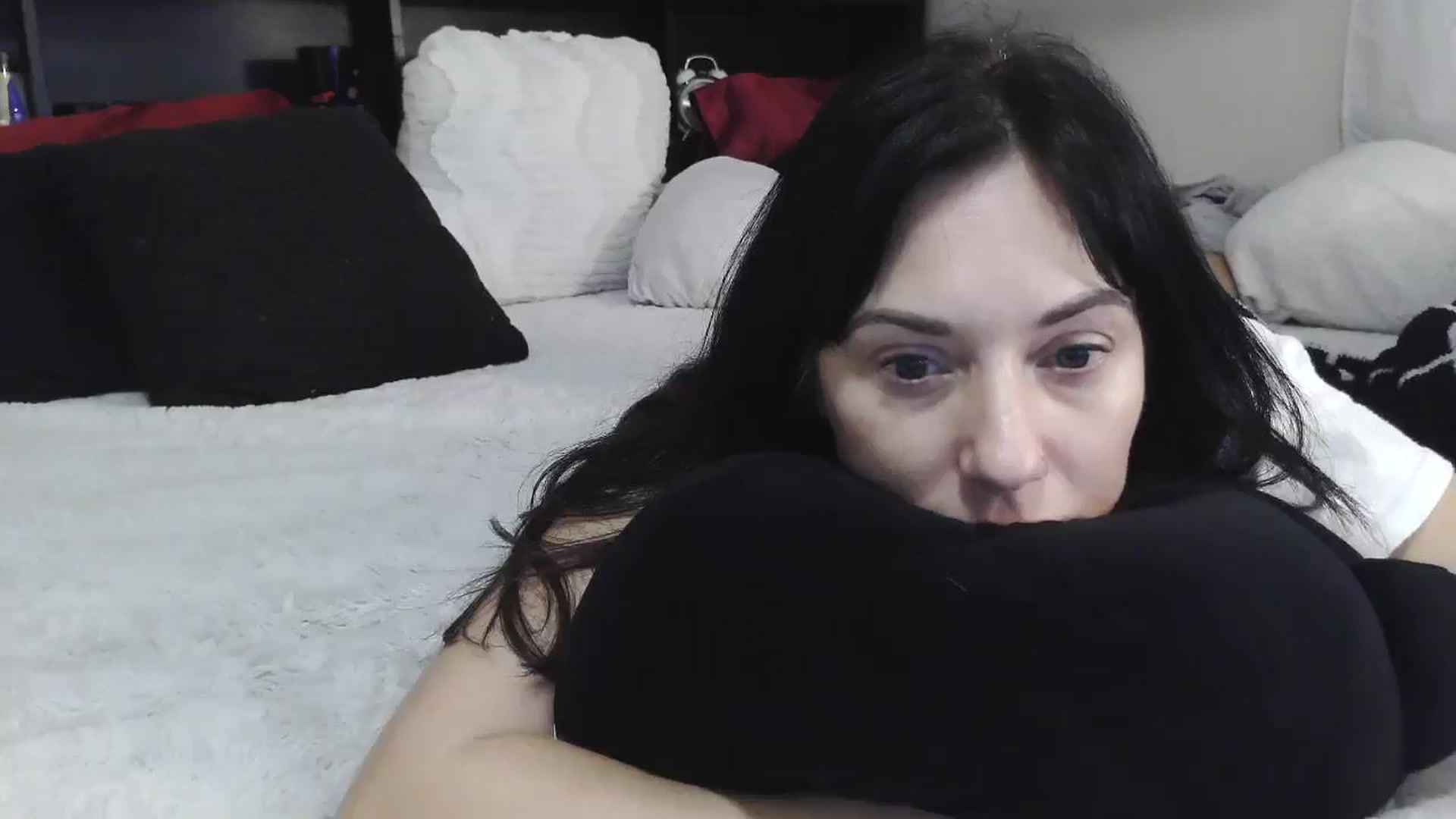 Gallery image thumbnail from CrystalLake's myfreecams stream on, 08/08/2024, 06:14 image 14 of 20