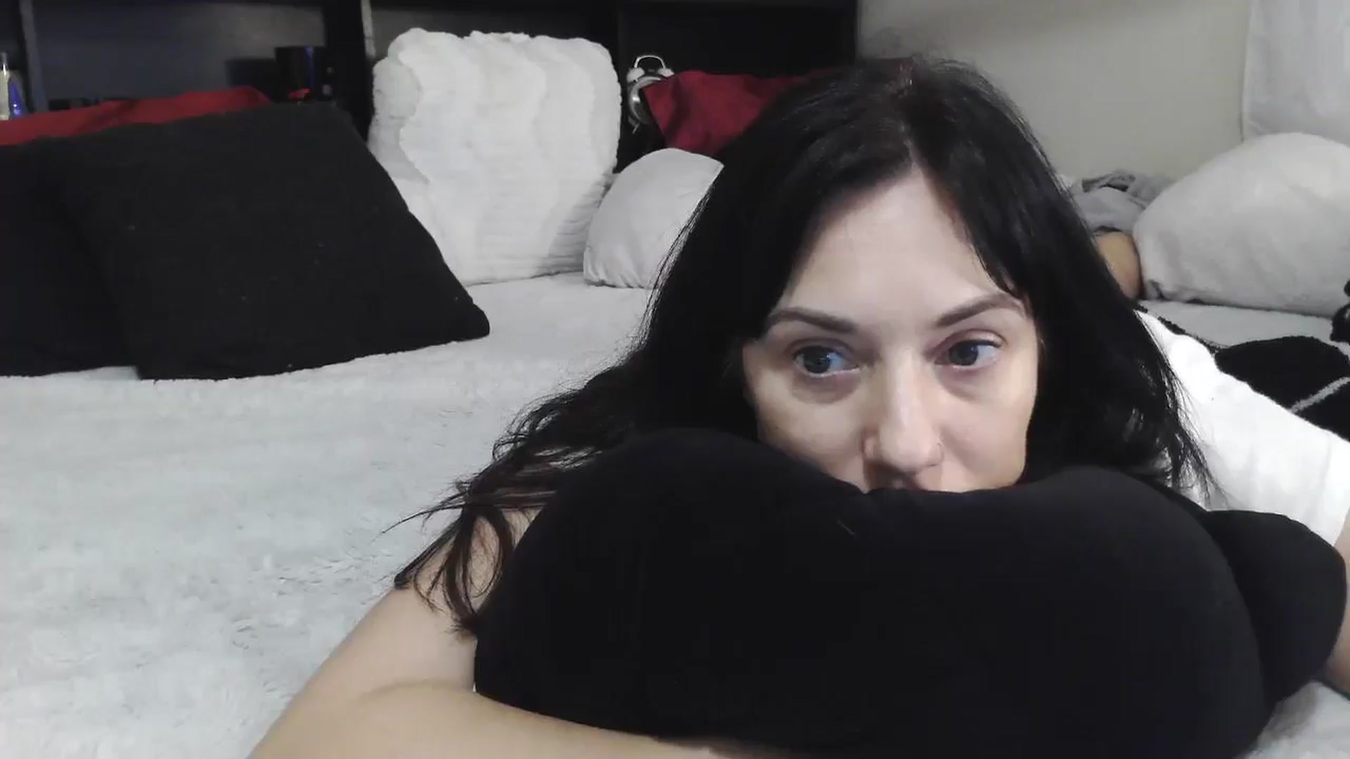Gallery image thumbnail from CrystalLake's myfreecams stream on, 08/08/2024, 06:14 image 12 of 20