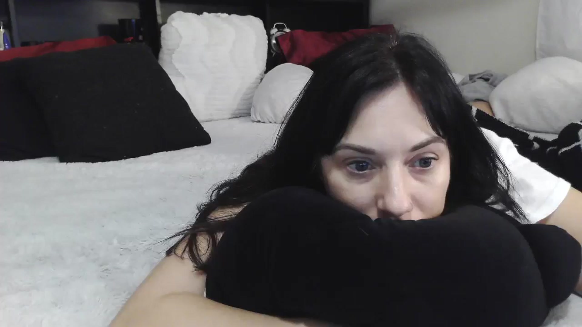 Gallery image thumbnail from CrystalLake's myfreecams stream on, 08/08/2024, 06:14 image 13 of 20
