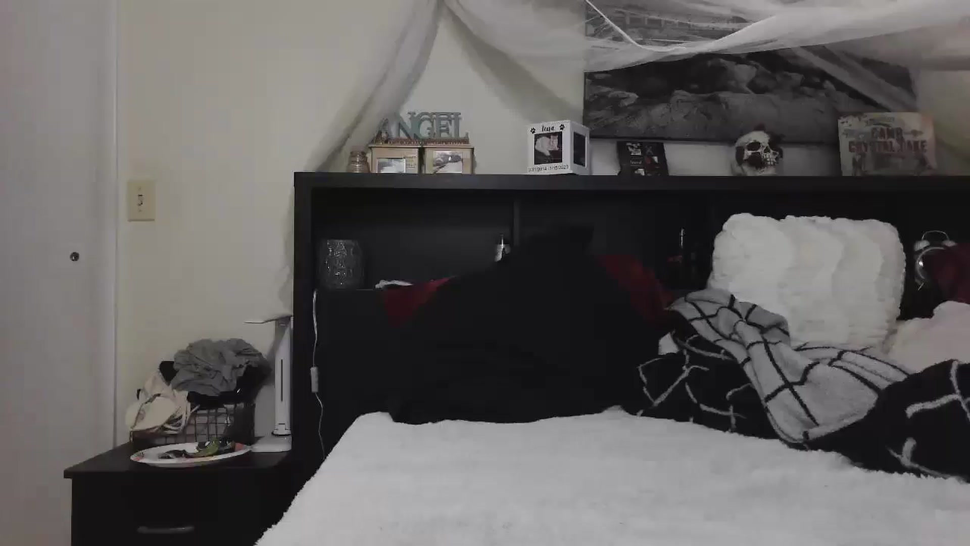 Gallery image thumbnail from CrystalLake's myfreecams stream on, 08/08/2024, 09:00 image 20 of 20
