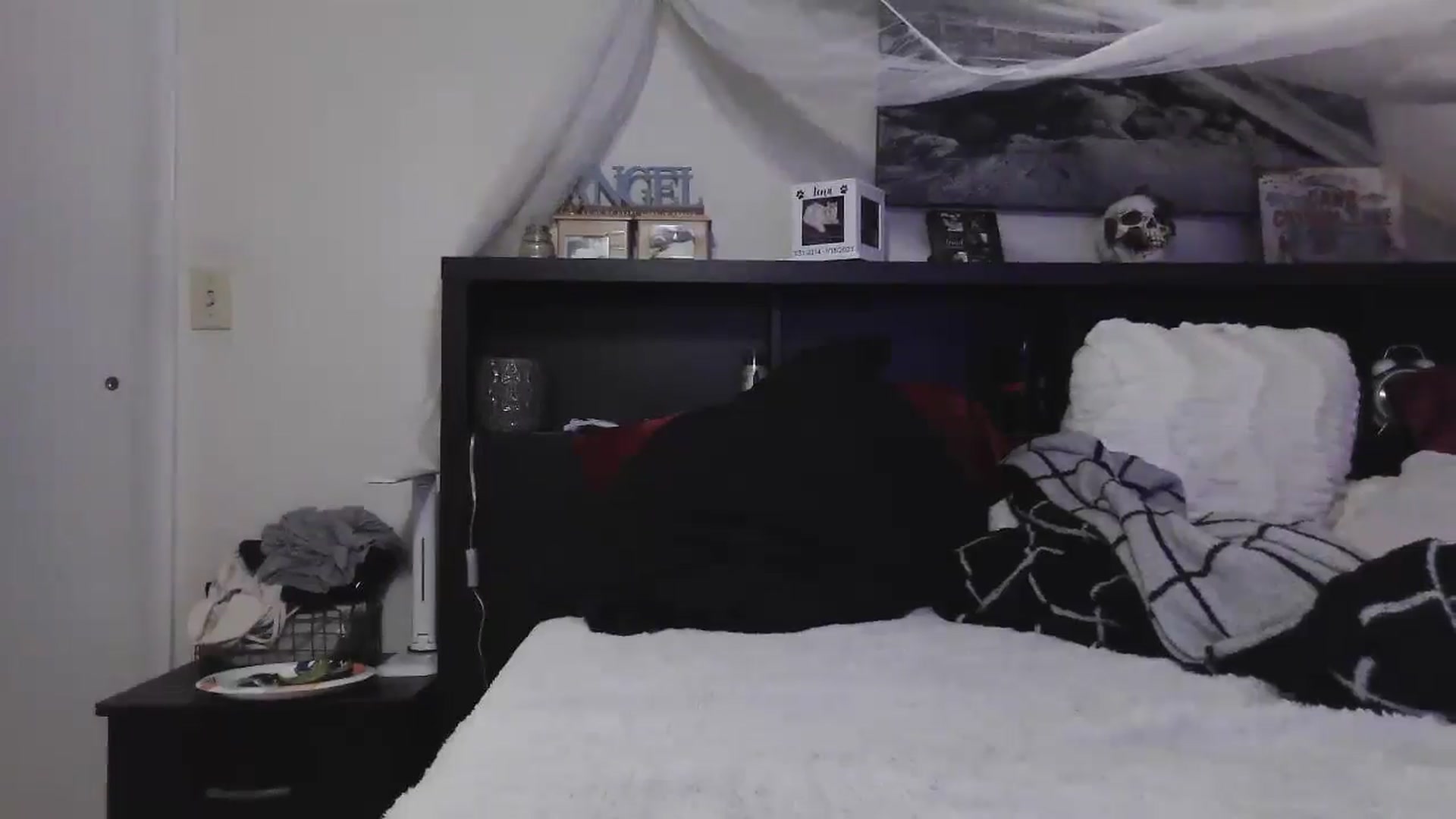 Gallery image thumbnail from CrystalLake's myfreecams stream on, 08/08/2024, 09:00 image 19 of 20