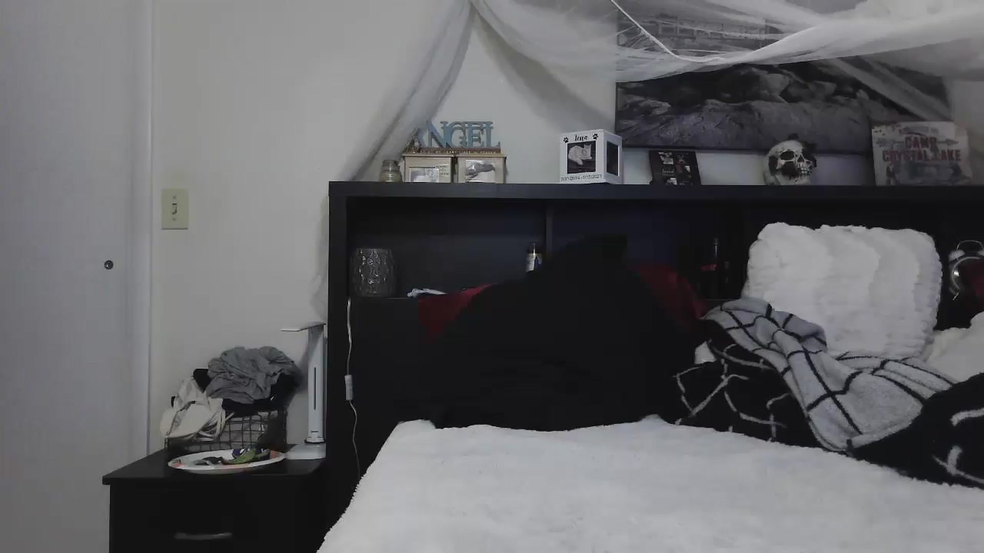 Gallery image thumbnail from CrystalLake's myfreecams stream on, 08/08/2024, 09:00 image 13 of 20