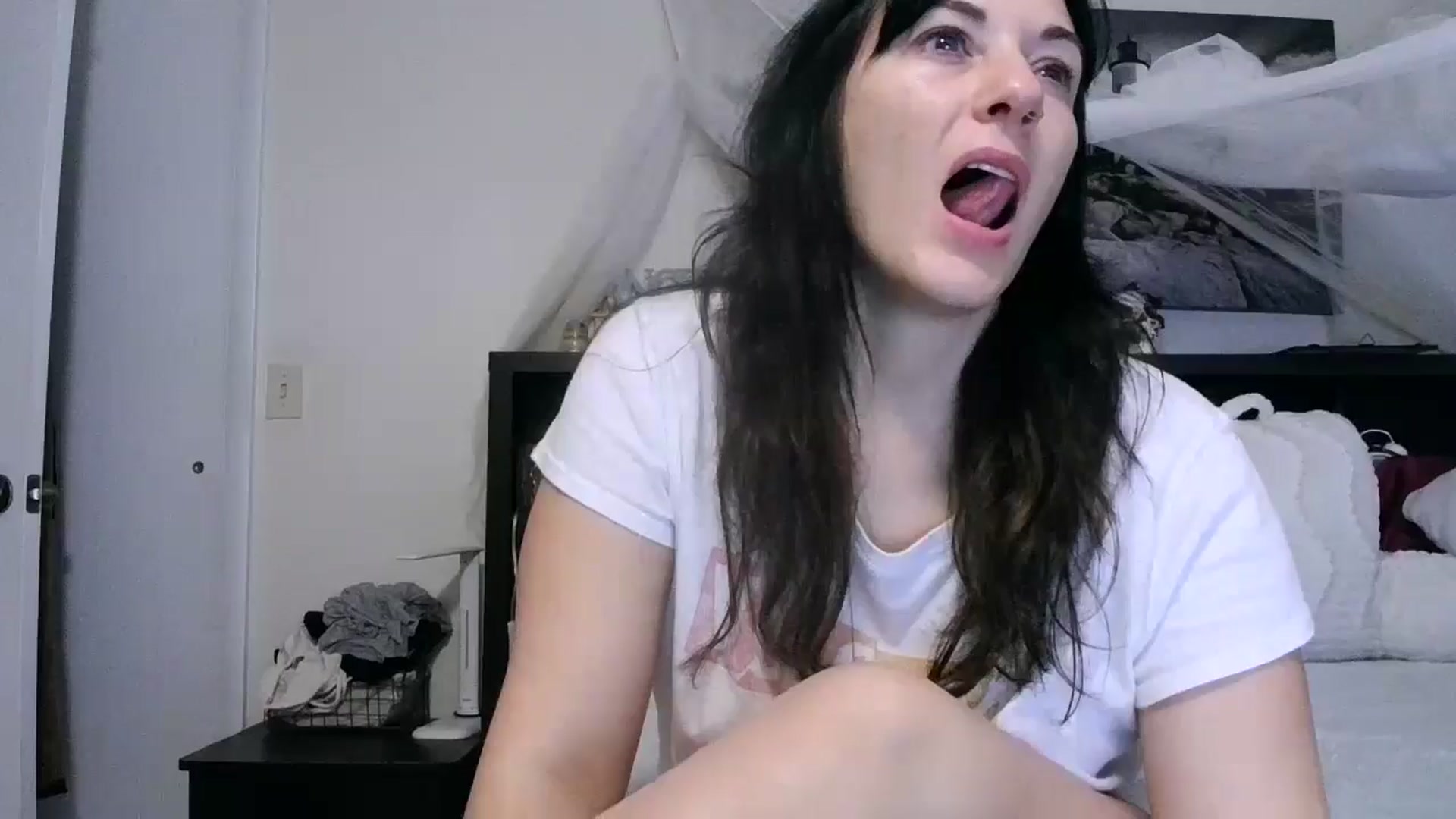 Gallery image thumbnail from CrystalLake's myfreecams stream on, 08/09/2024, 10:46 image 1 of 20