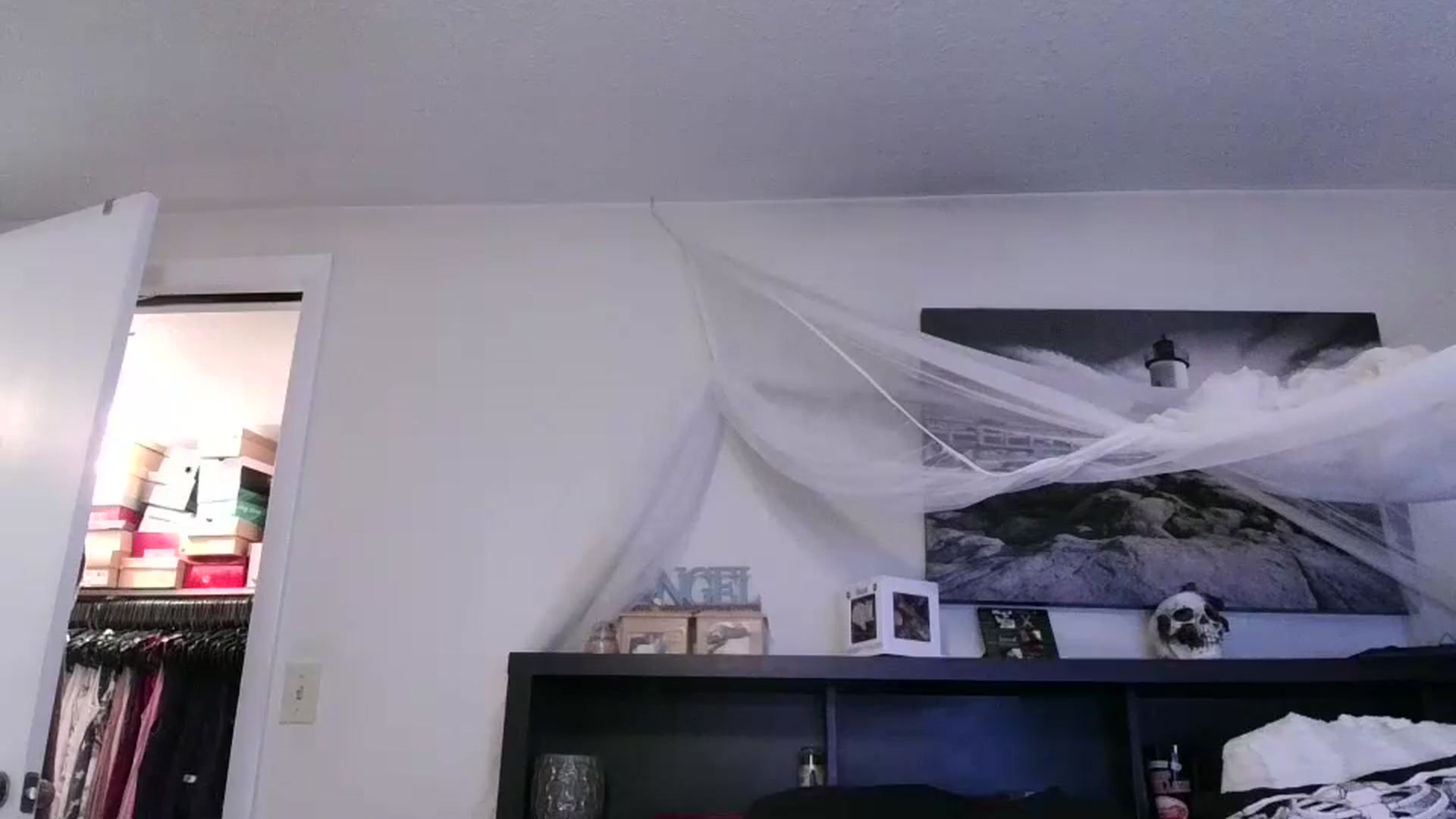Gallery image thumbnail from CrystalLake's myfreecams stream on, 08/10/2024, 08:47 image 13 of 20