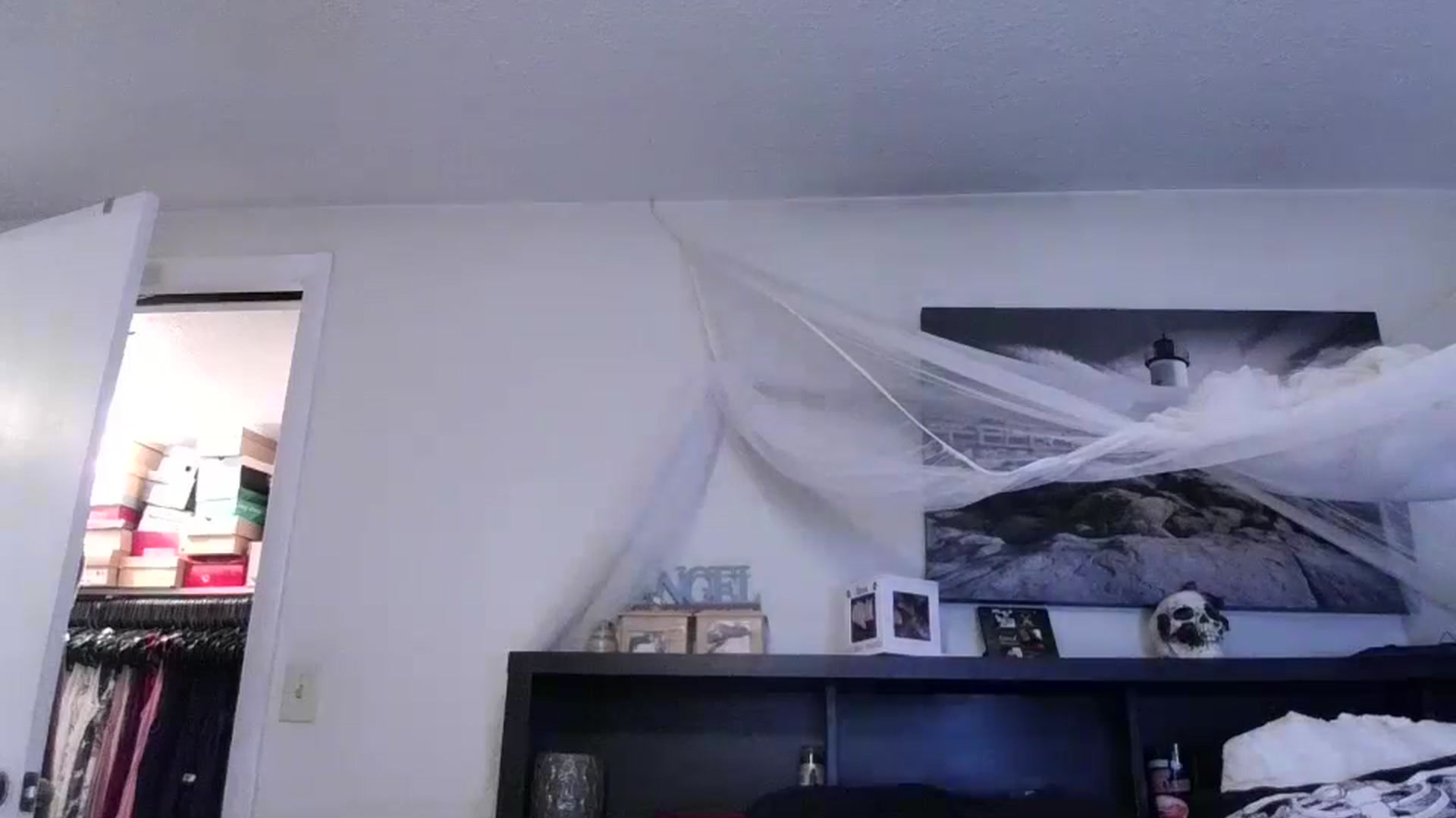 Gallery image thumbnail from CrystalLake's myfreecams stream on, 08/10/2024, 08:47 image 11 of 20