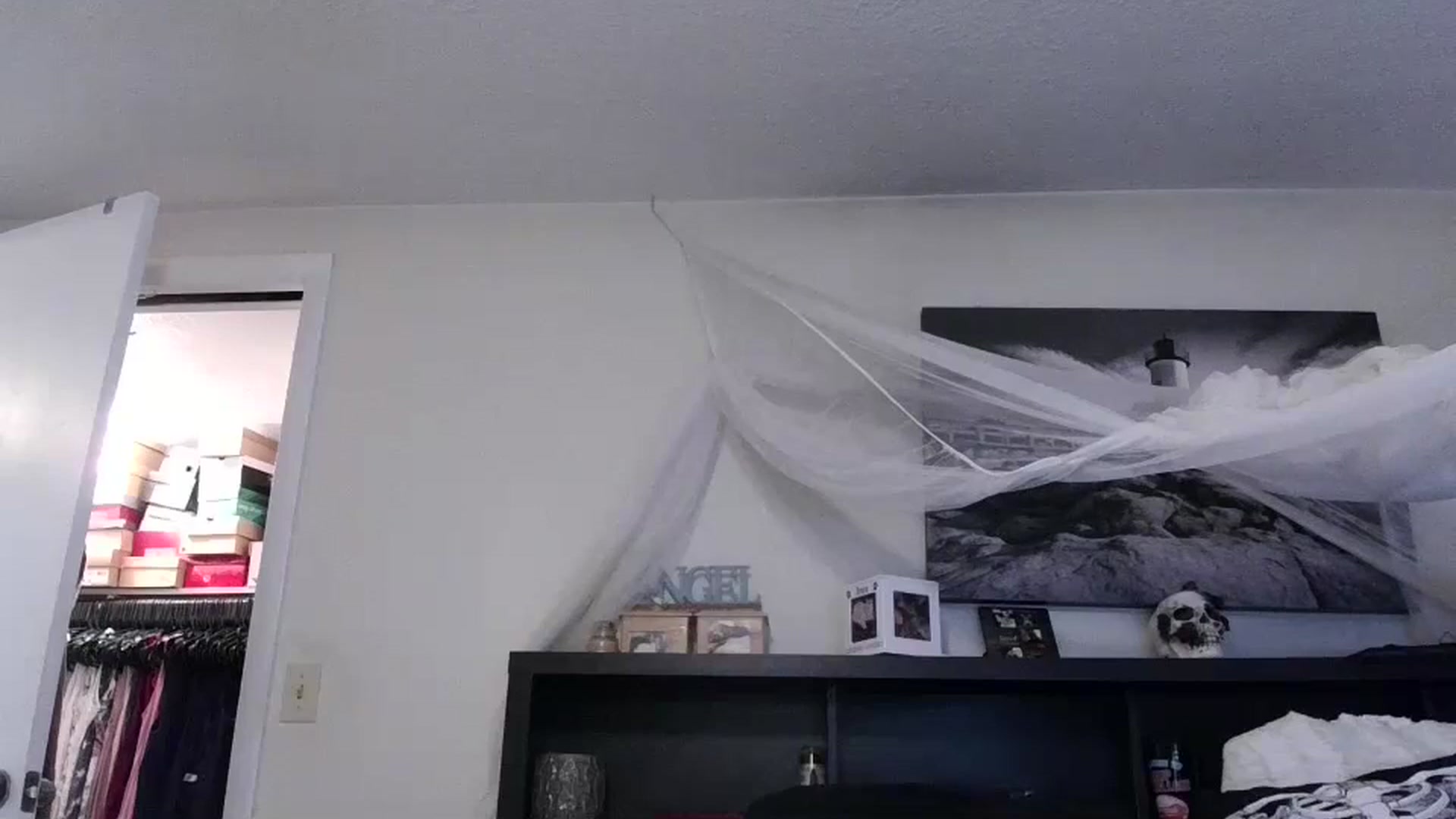 Gallery image thumbnail from CrystalLake's myfreecams stream on, 08/10/2024, 08:47 image 9 of 20