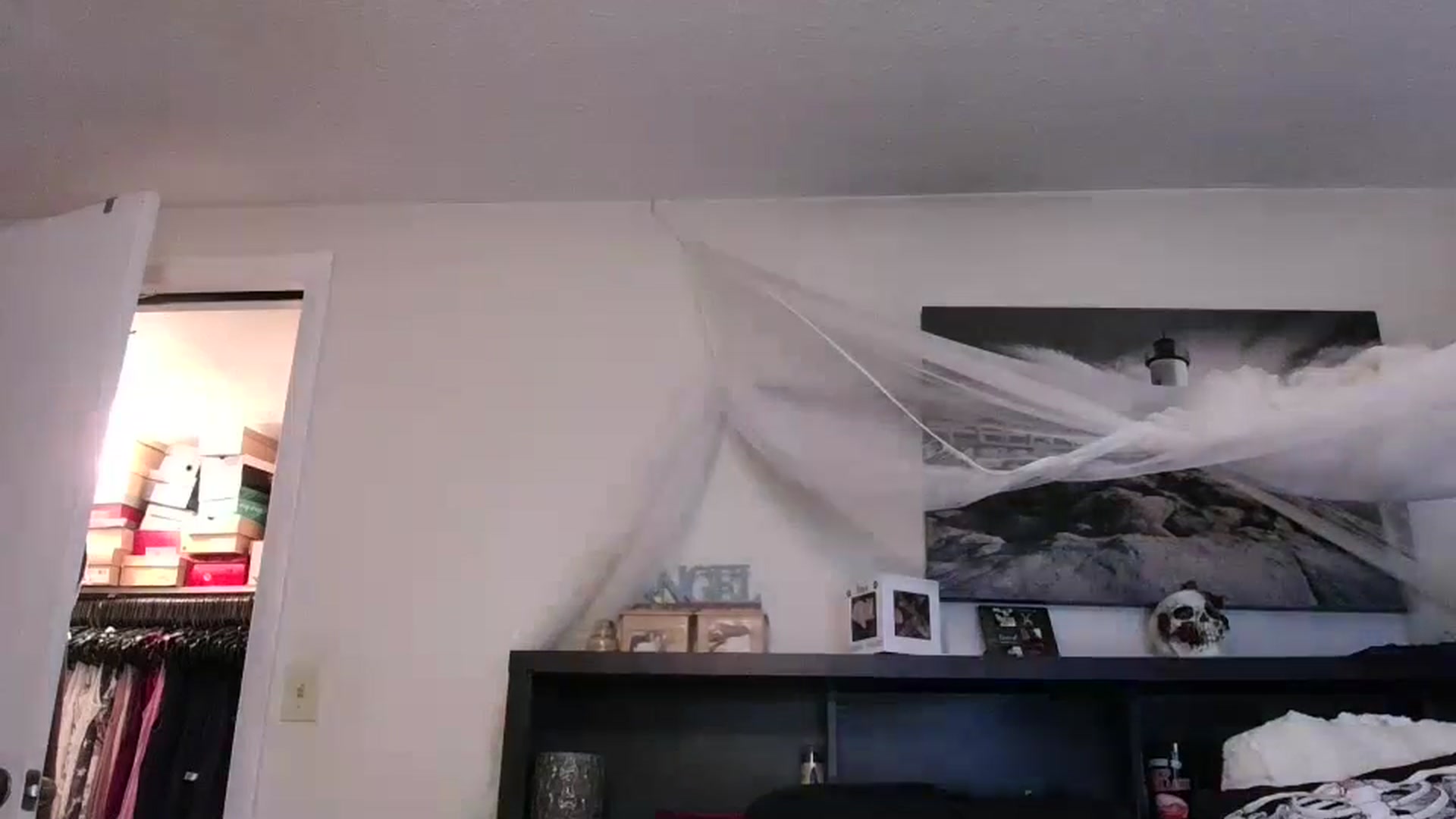 Gallery image thumbnail from CrystalLake's myfreecams stream on, 08/10/2024, 08:47 image 3 of 20