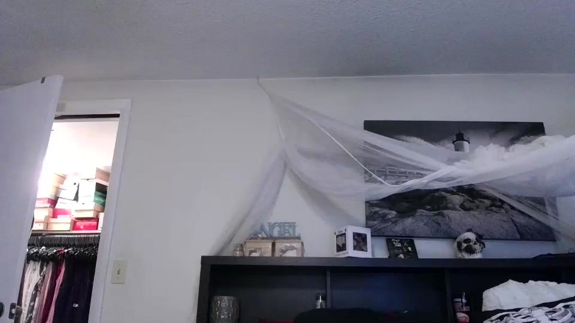 Gallery image thumbnail from CrystalLake's myfreecams stream on, 08/10/2024, 08:47 image 1 of 20