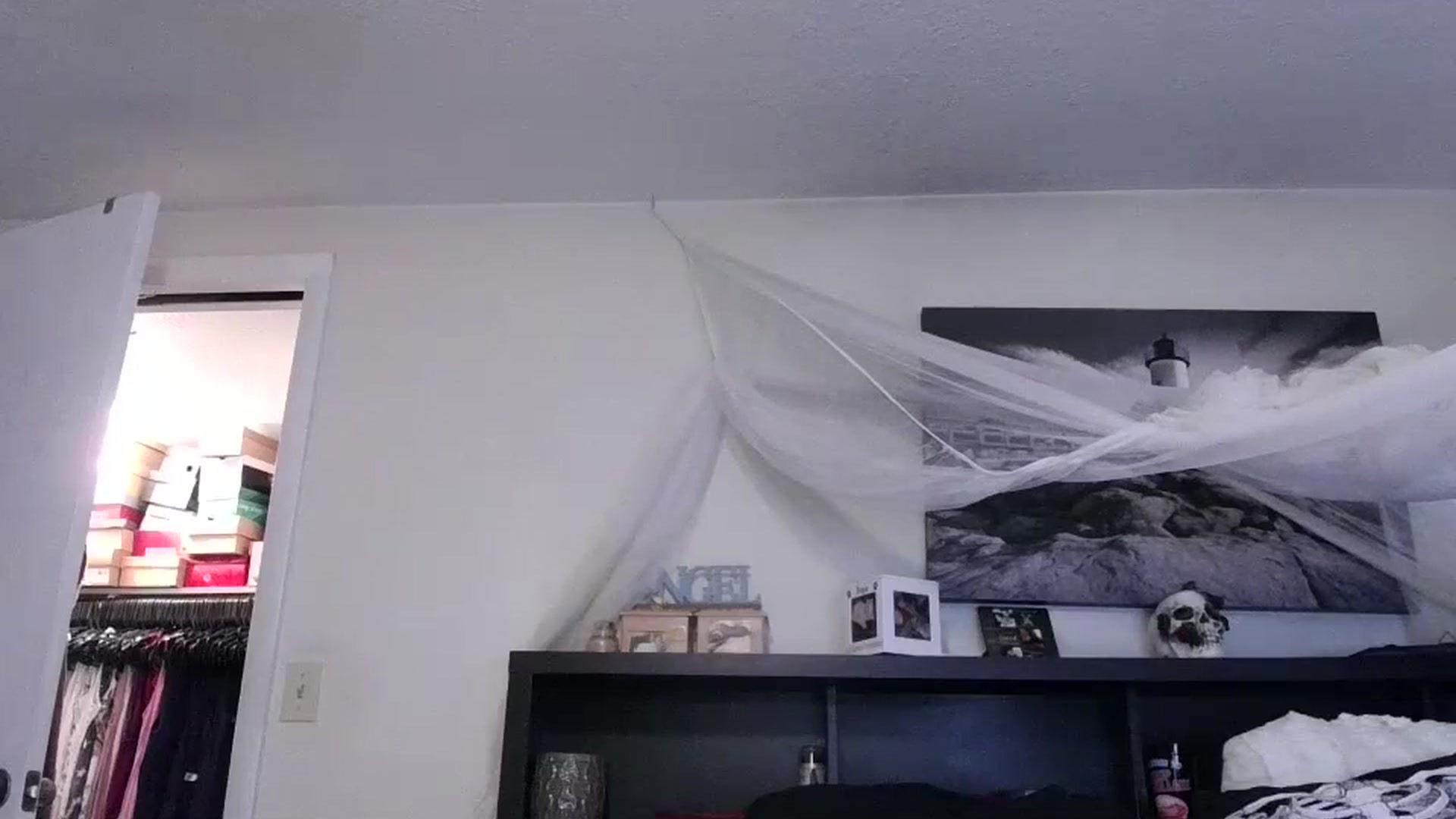 Gallery image thumbnail from CrystalLake's myfreecams stream on, 08/10/2024, 08:47 image 4 of 20