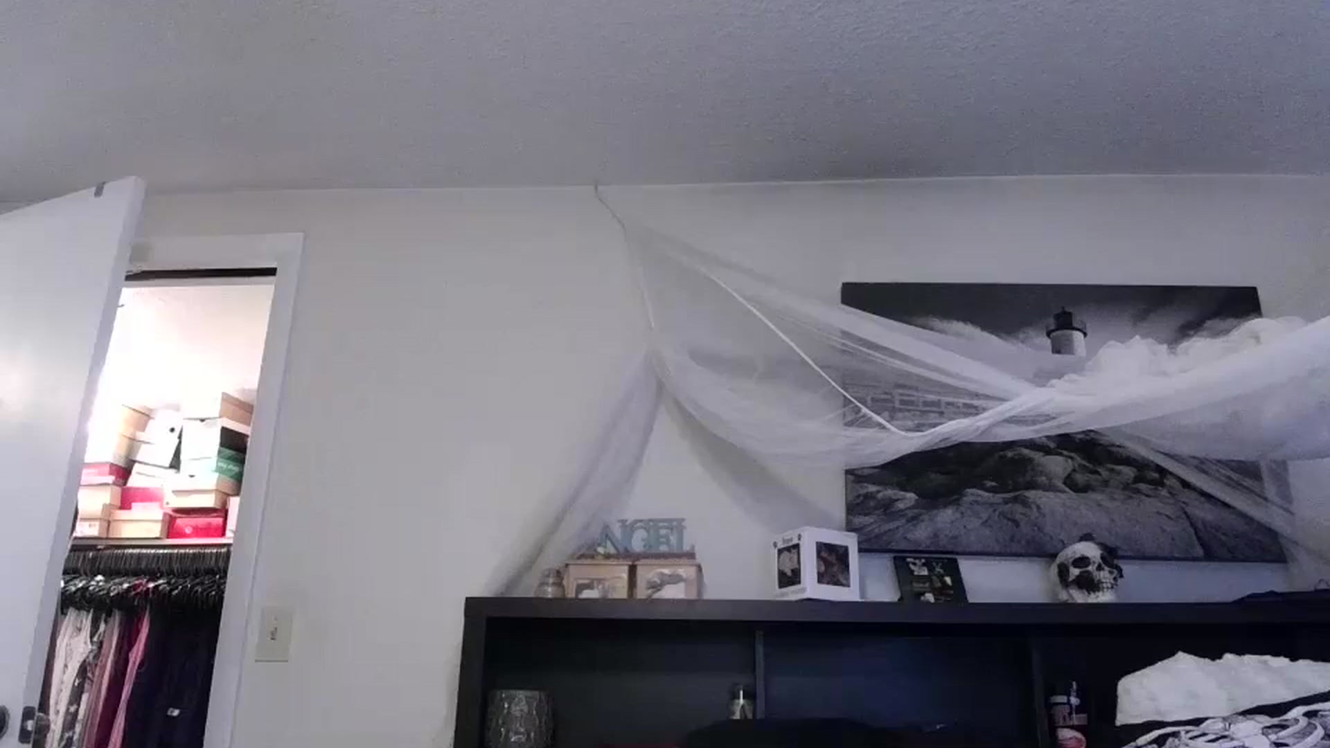 Gallery image thumbnail from CrystalLake's myfreecams stream on, 08/10/2024, 08:47 image 17 of 20