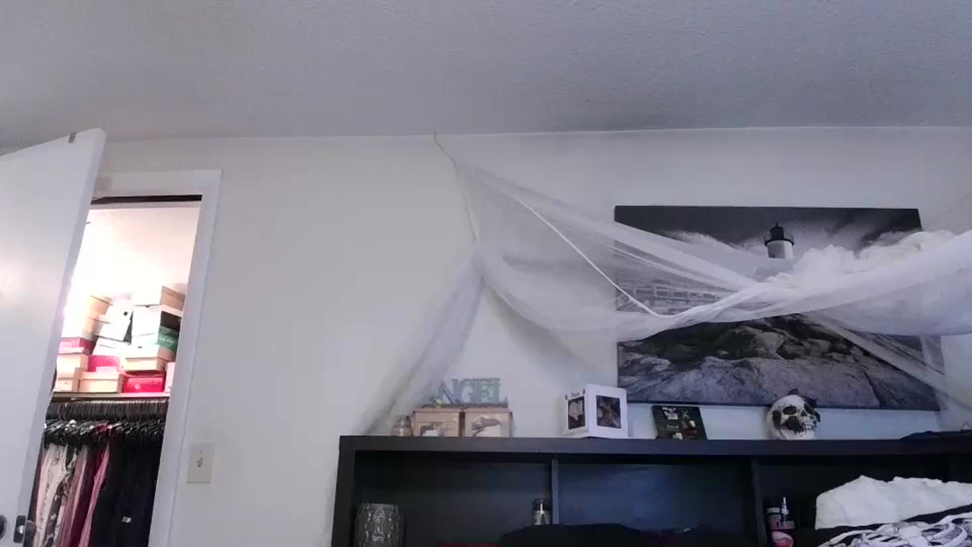 Gallery image thumbnail from CrystalLake's myfreecams stream on, 08/10/2024, 08:47 image 12 of 20