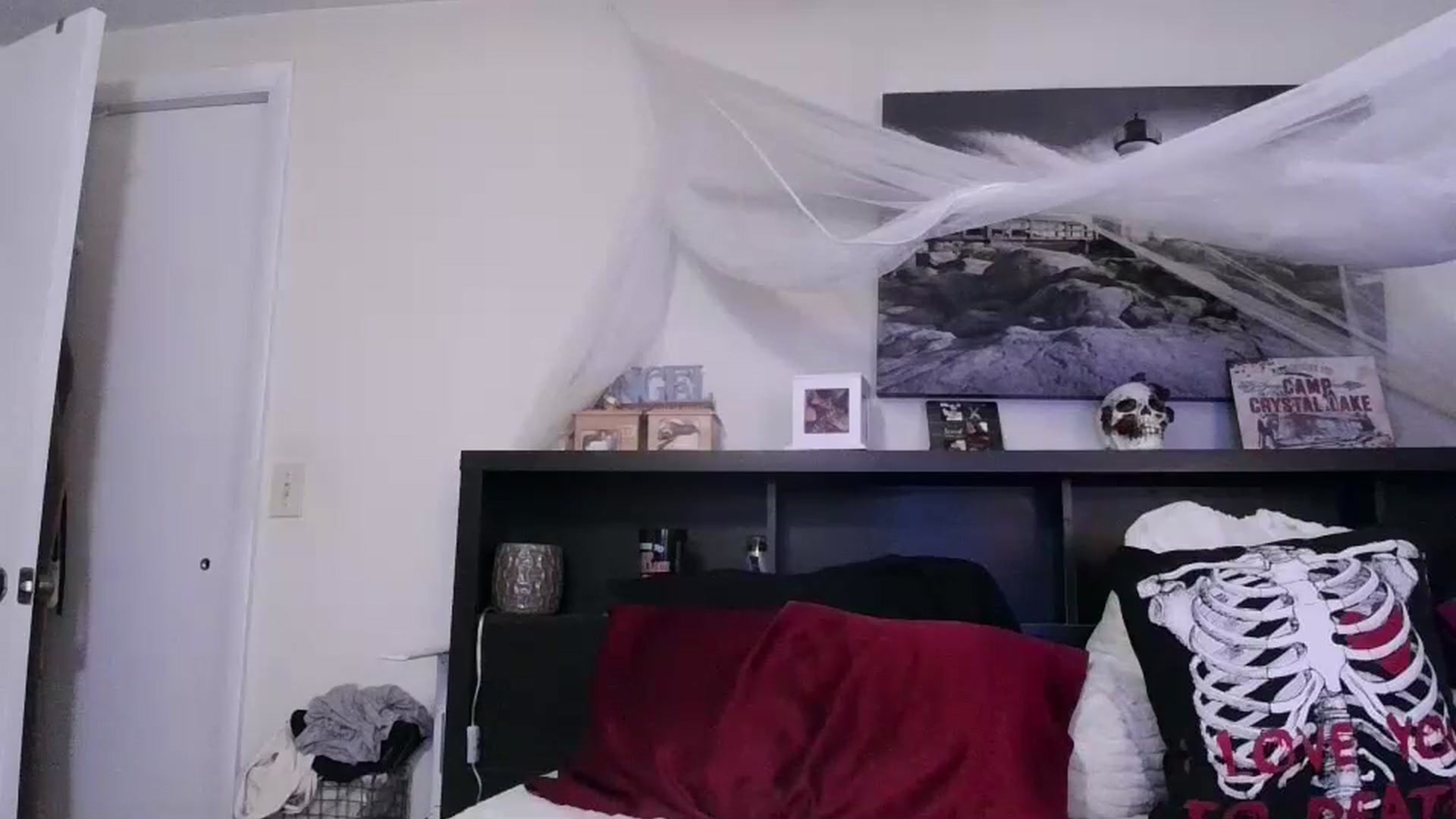 Gallery image thumbnail from CrystalLake's myfreecams stream on, 08/11/2024, 08:35 image 14 of 20