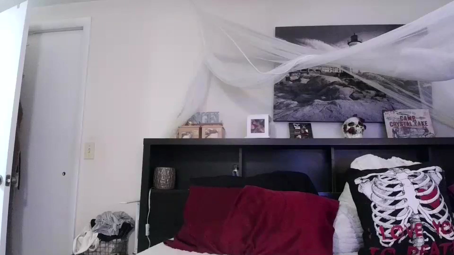 Gallery image thumbnail from CrystalLake's myfreecams stream on, 08/11/2024, 08:35 image 10 of 20