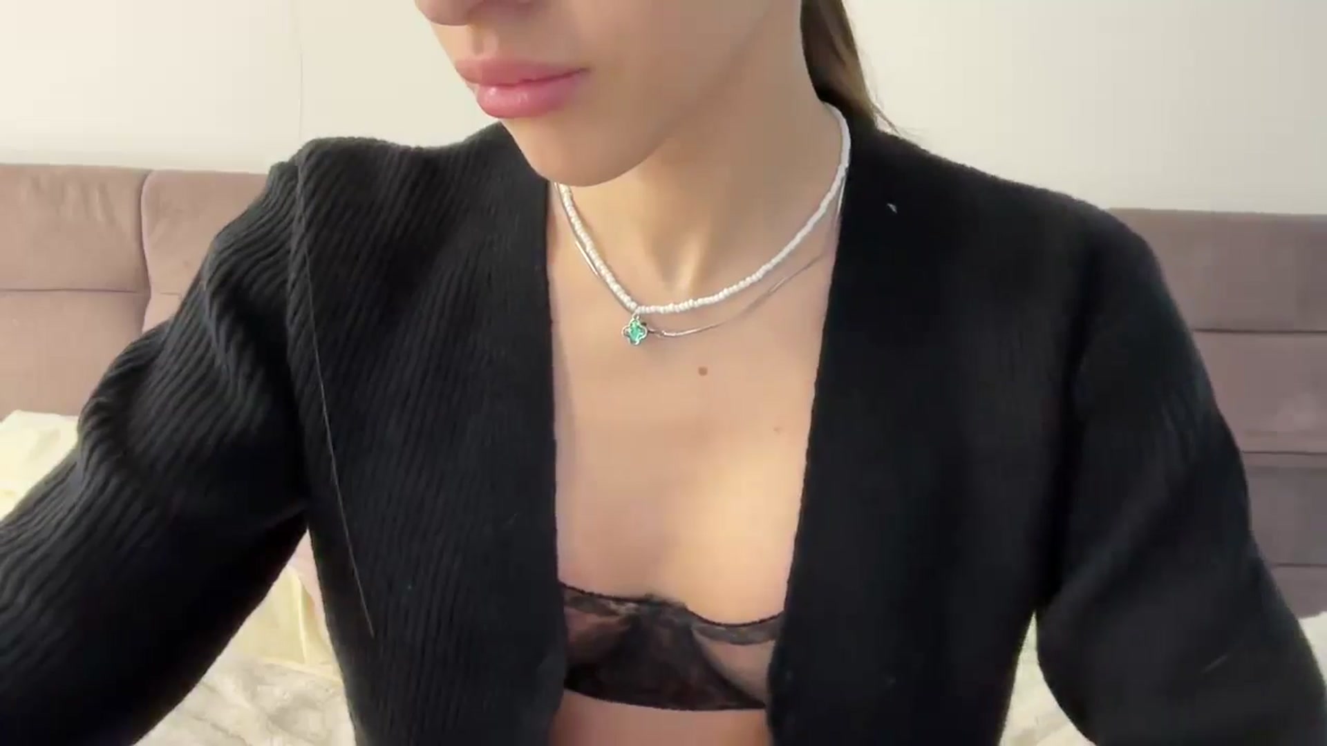 Gallery image thumbnail from CrystalLee's myfreecams stream on, 01/14/2025, 09:23 image 12 of 20