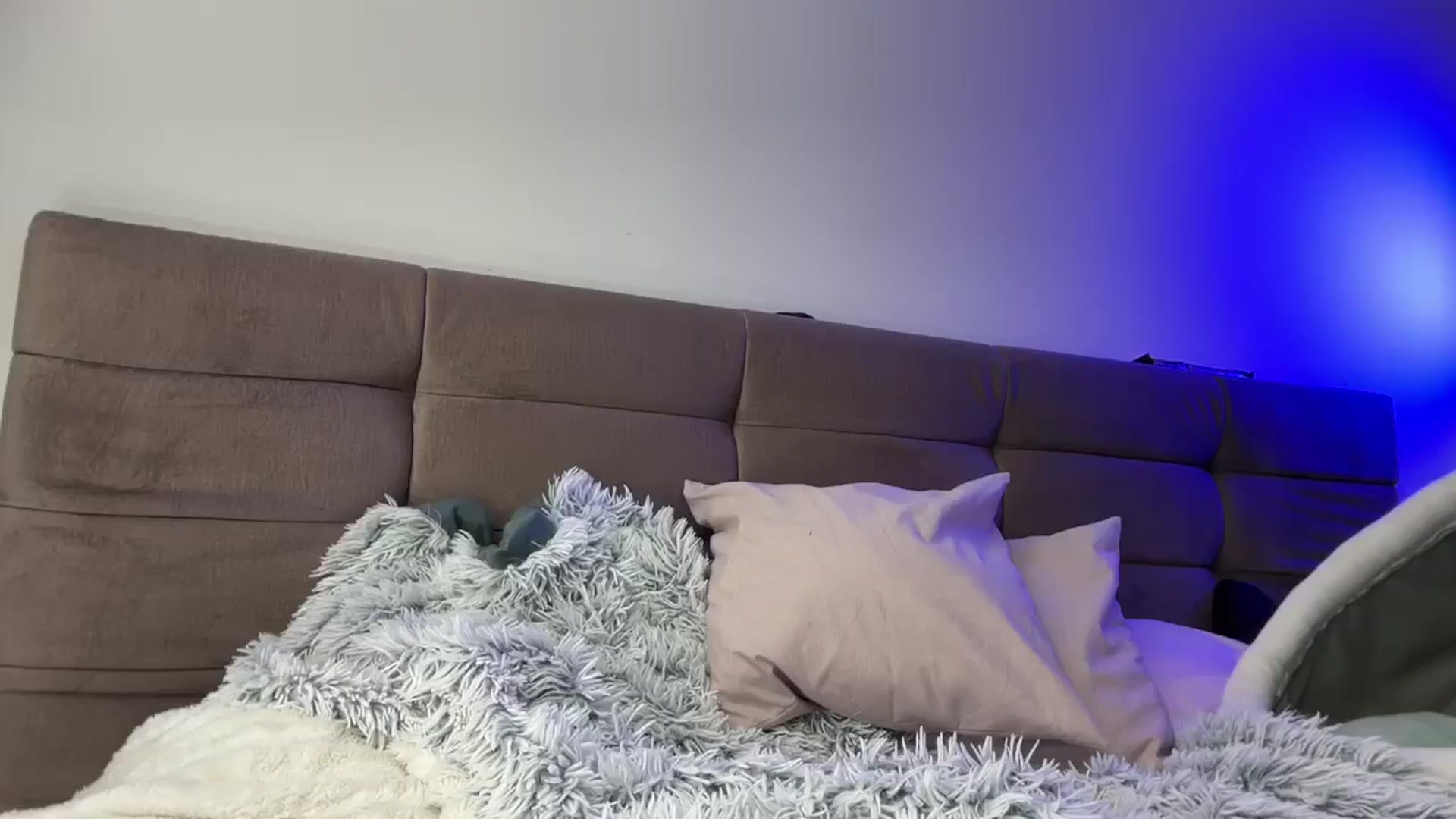 Gallery image thumbnail from CrystalLee's myfreecams stream on, 02/07/2025, 09:19 image 9 of 20