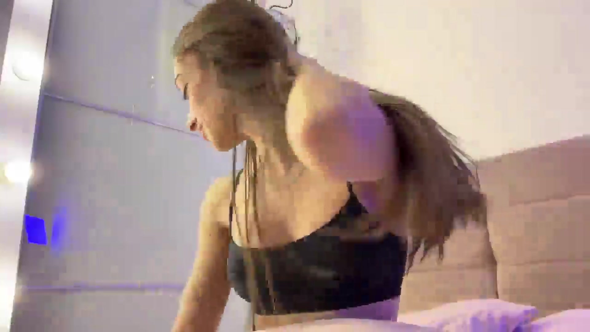 Gallery image thumbnail from CrystalLee's myfreecams stream on, 02/08/2025, 14:59 image 15 of 20