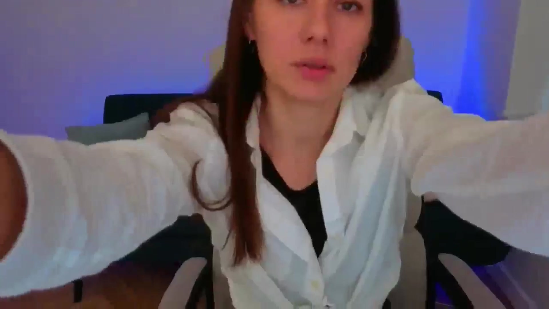 Gallery image thumbnail from CrystalShark's myfreecams stream on, 11/10/2025, 14:21 image 3 of 20