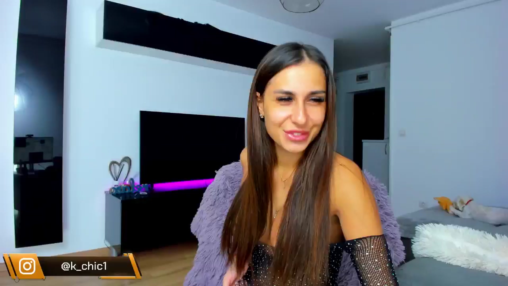 Gallery image thumbnail from CrystalTifany's myfreecams stream on, 08/25/2024, 13:38 image 1 of 20