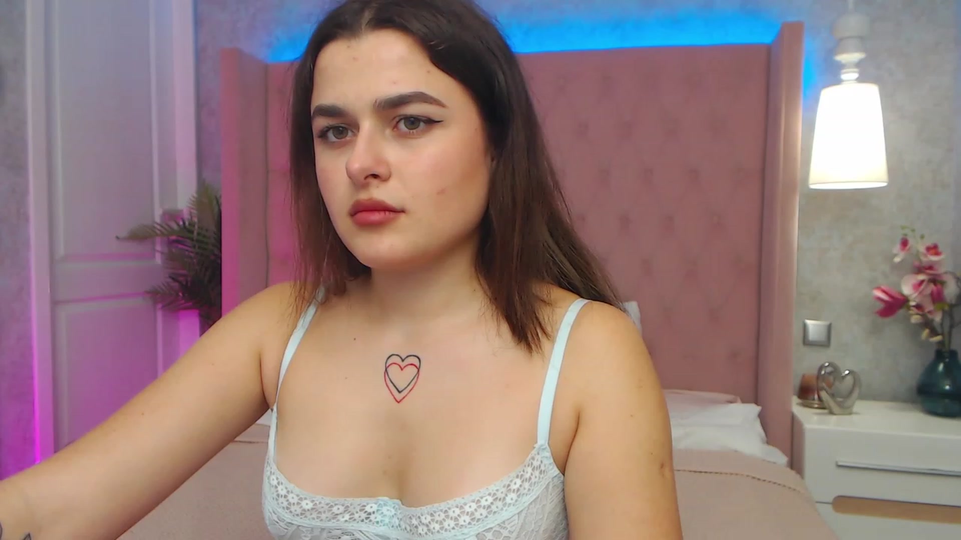 Gallery image thumbnail from CrystalXX's myfreecams stream on, 03/26/2023, 20:00 image 19 of 20