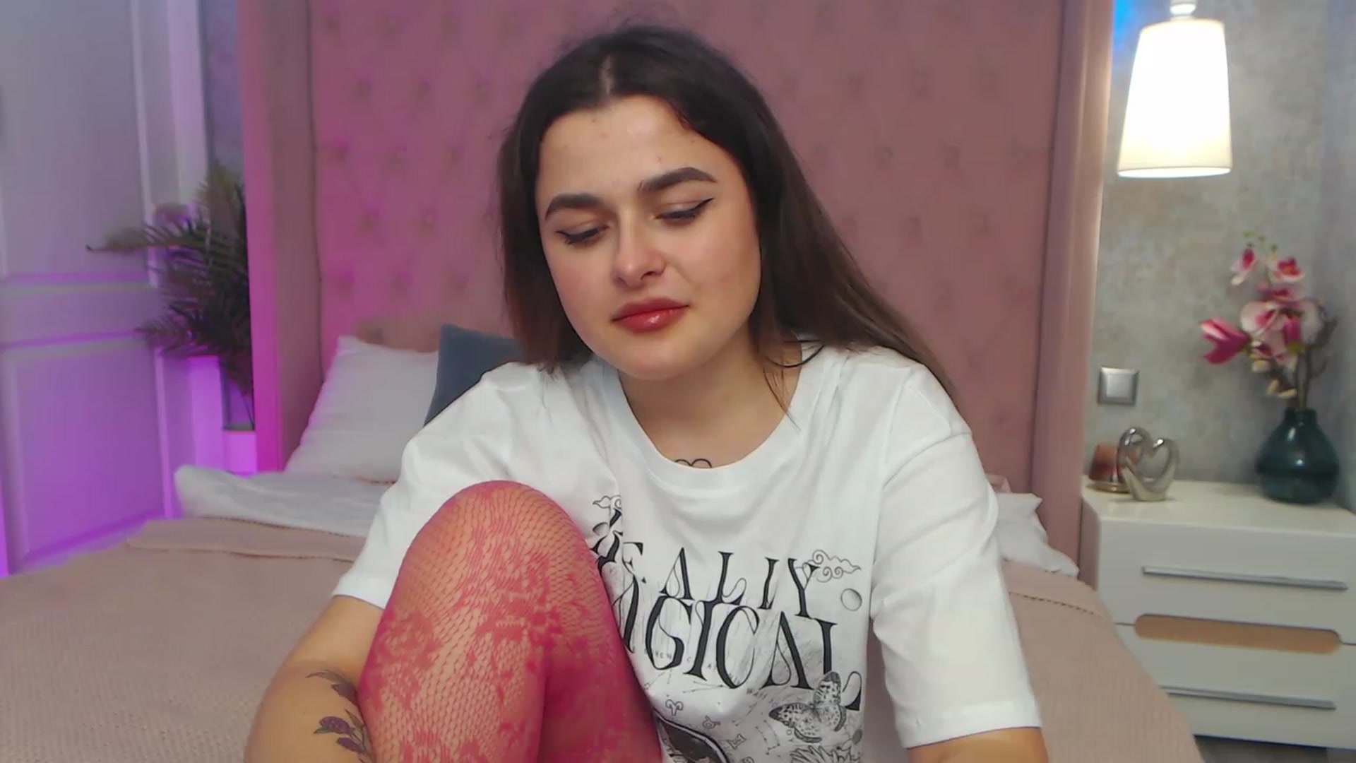 Gallery image thumbnail from CrystalXX's myfreecams stream on, 03/26/2023, 21:23 image 16 of 20
